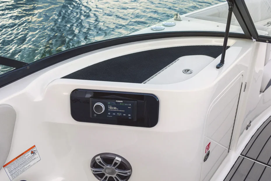 Barco nuevo en stock Sea Ray SDX 230 OB - Zona copiloto