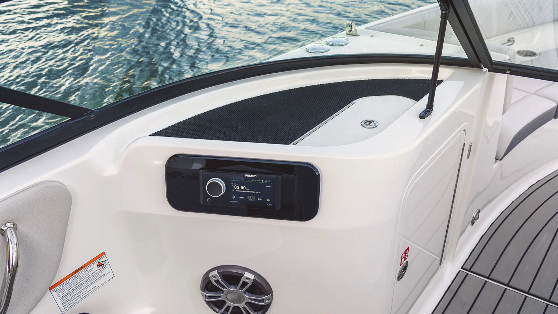Barco nuevo en stock Sea Ray SDX 230 OB - Zona copiloto