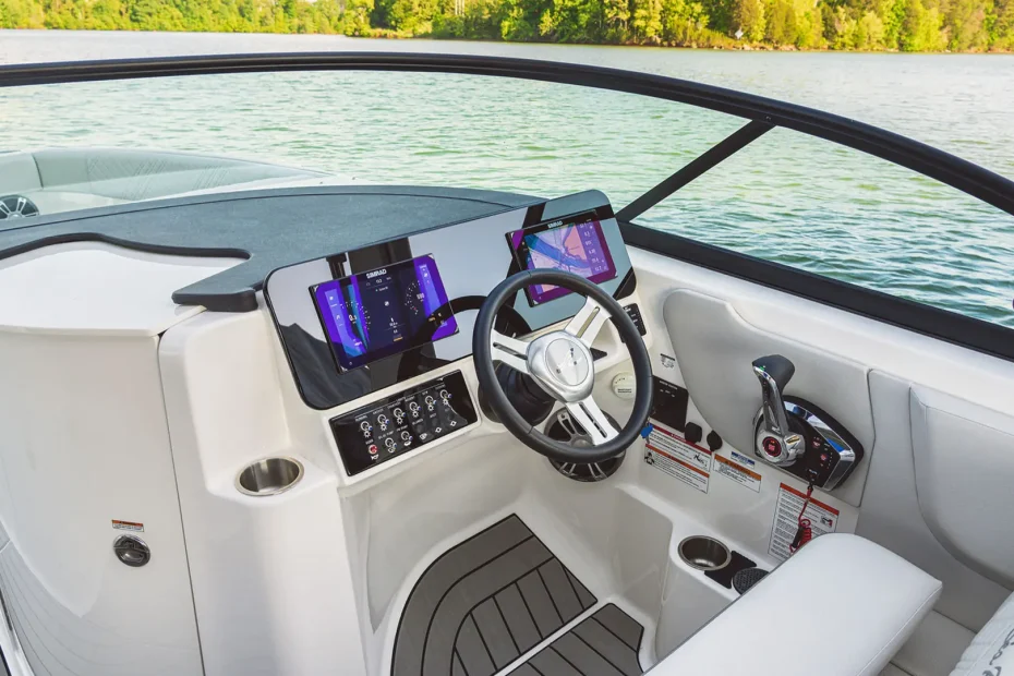 Barco nuevo en stock Sea Ray SDX 230 OB - Zona patrón