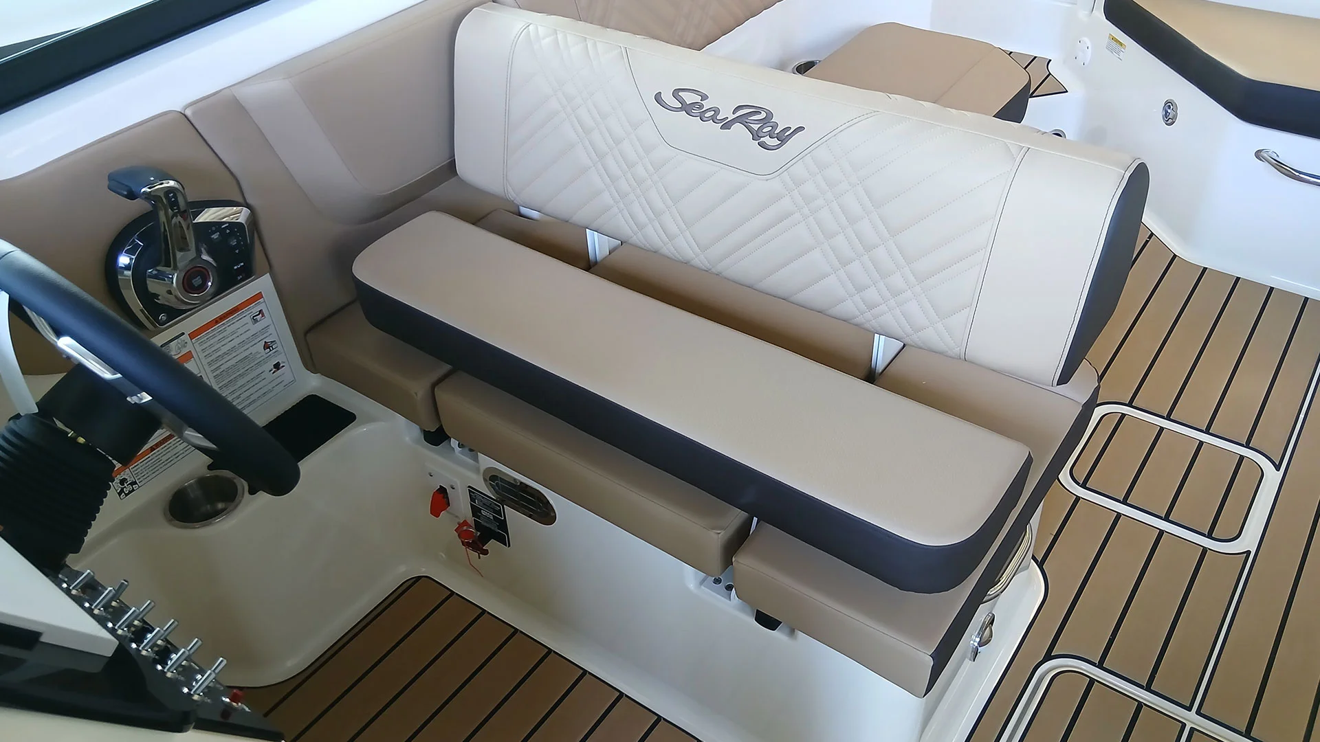 barco-nuevo-en-stock-sea-ray-sdx-270-asiento-patron