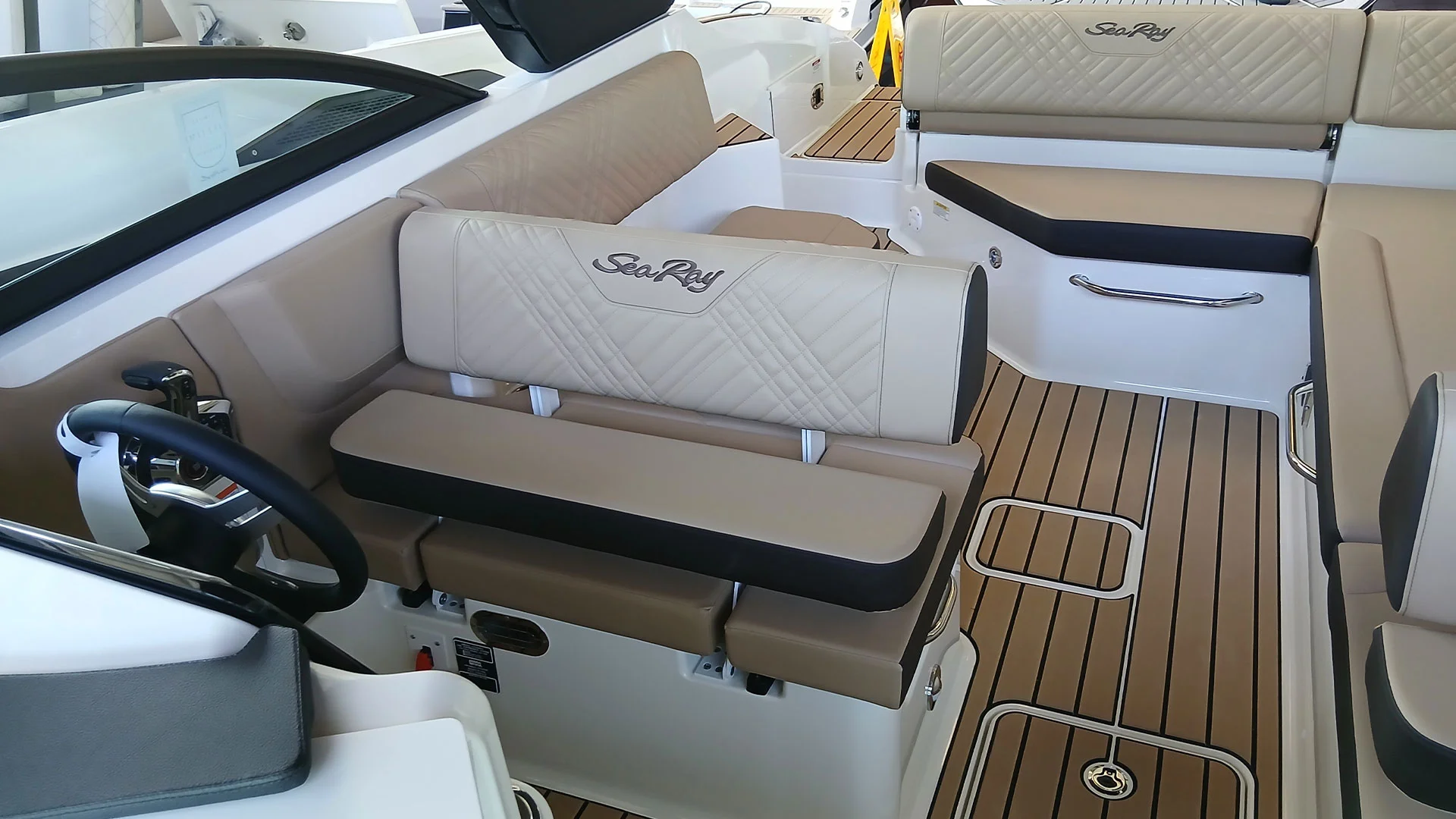 barco-nuevo-en-stock-sea-ray-sdx-270-asiento-piloto