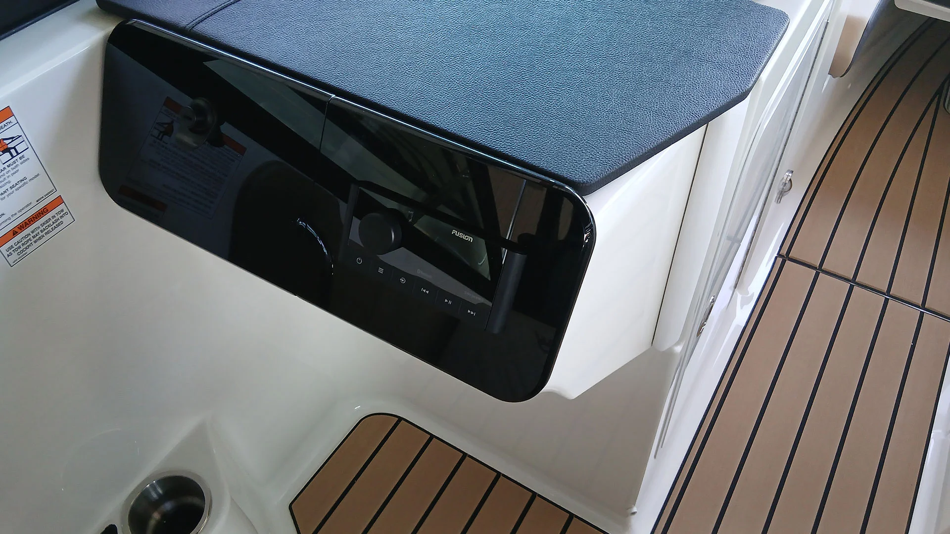 barco-nuevo-en-stock-sea-ray-sdx-270-audio