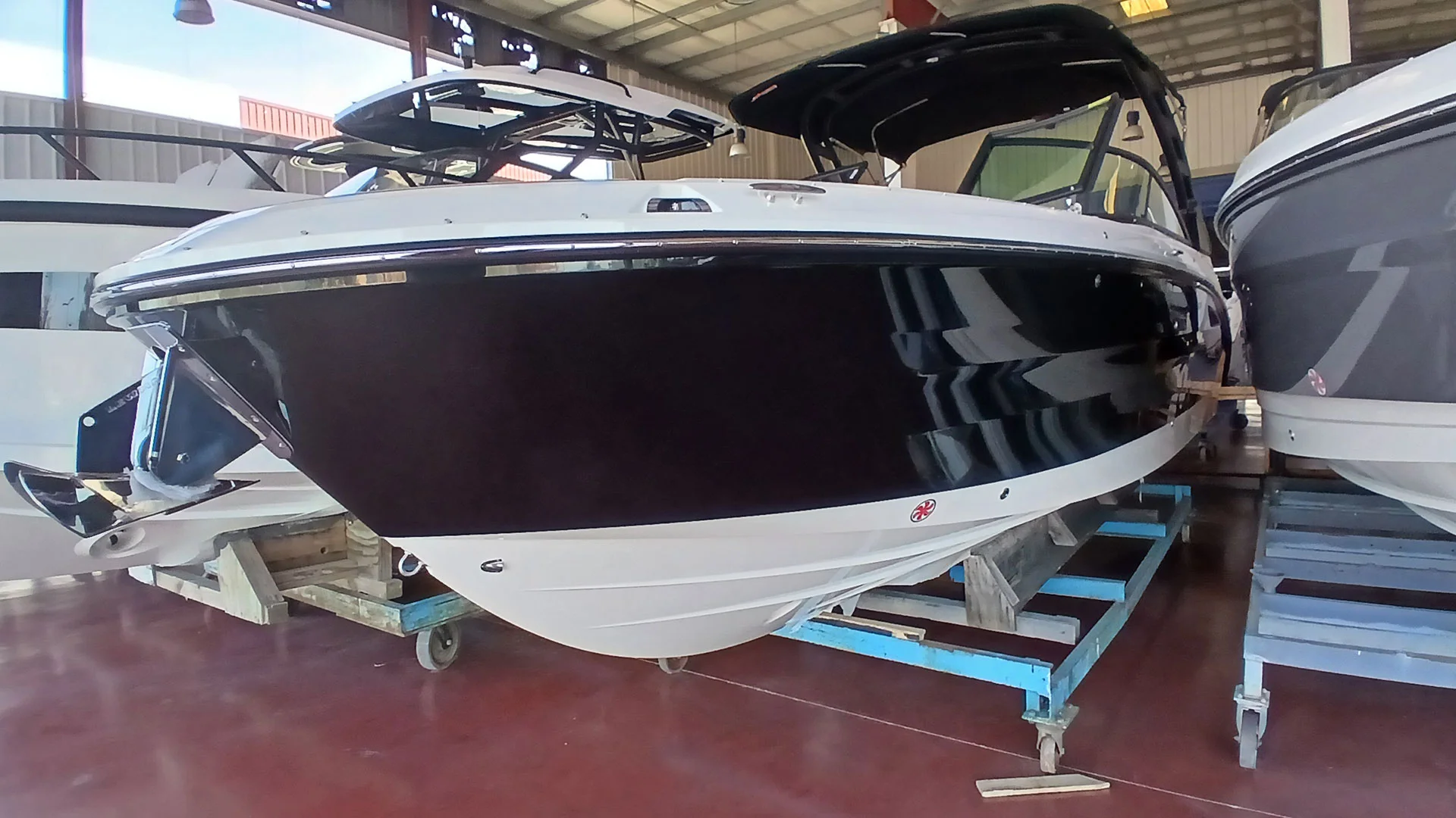 barco-nuevo-en-stock-sea-ray-sdx-270-casco
