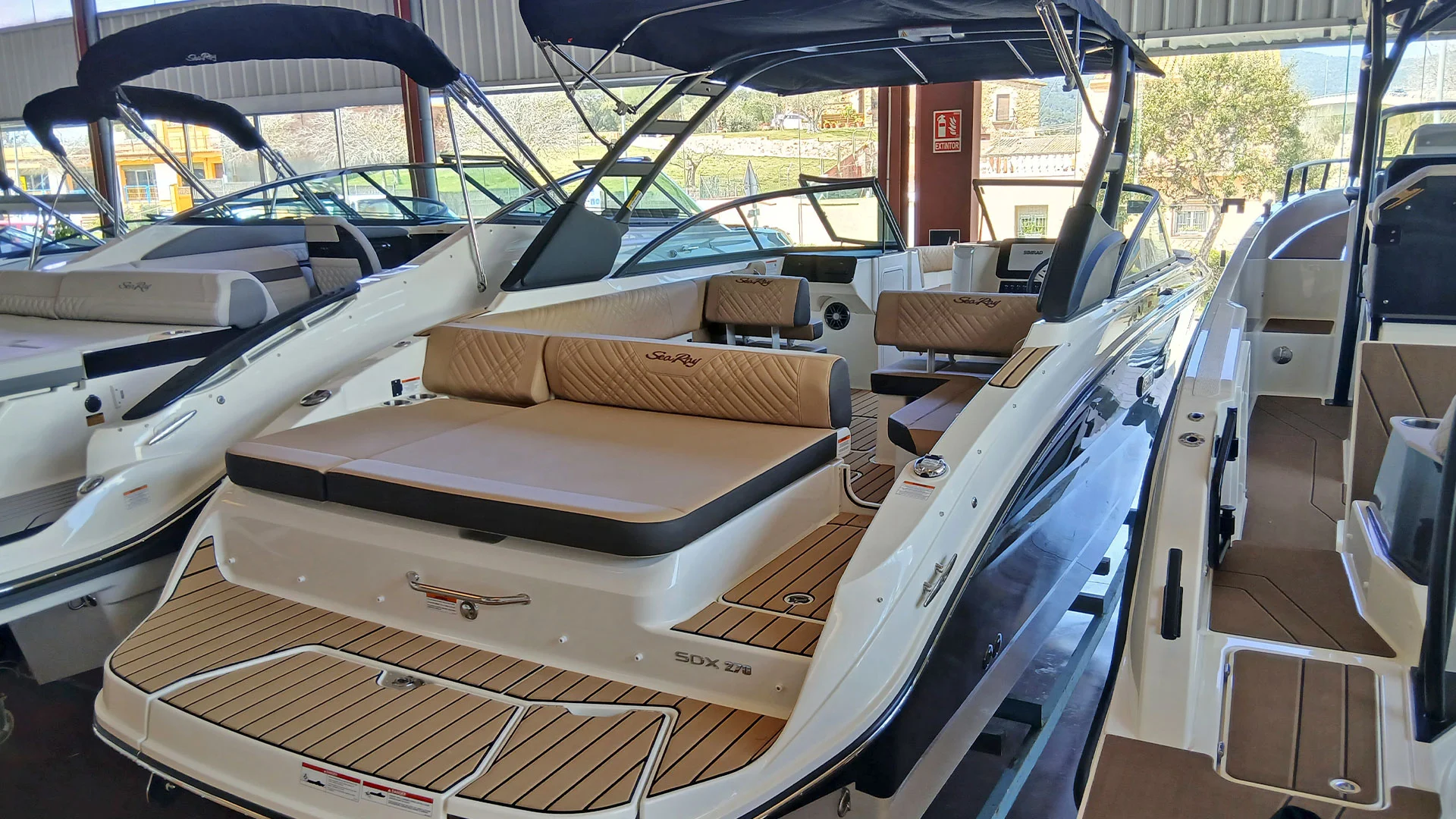 barco-nuevo-en-stock-sea-ray-sdx-270-en-exposicion