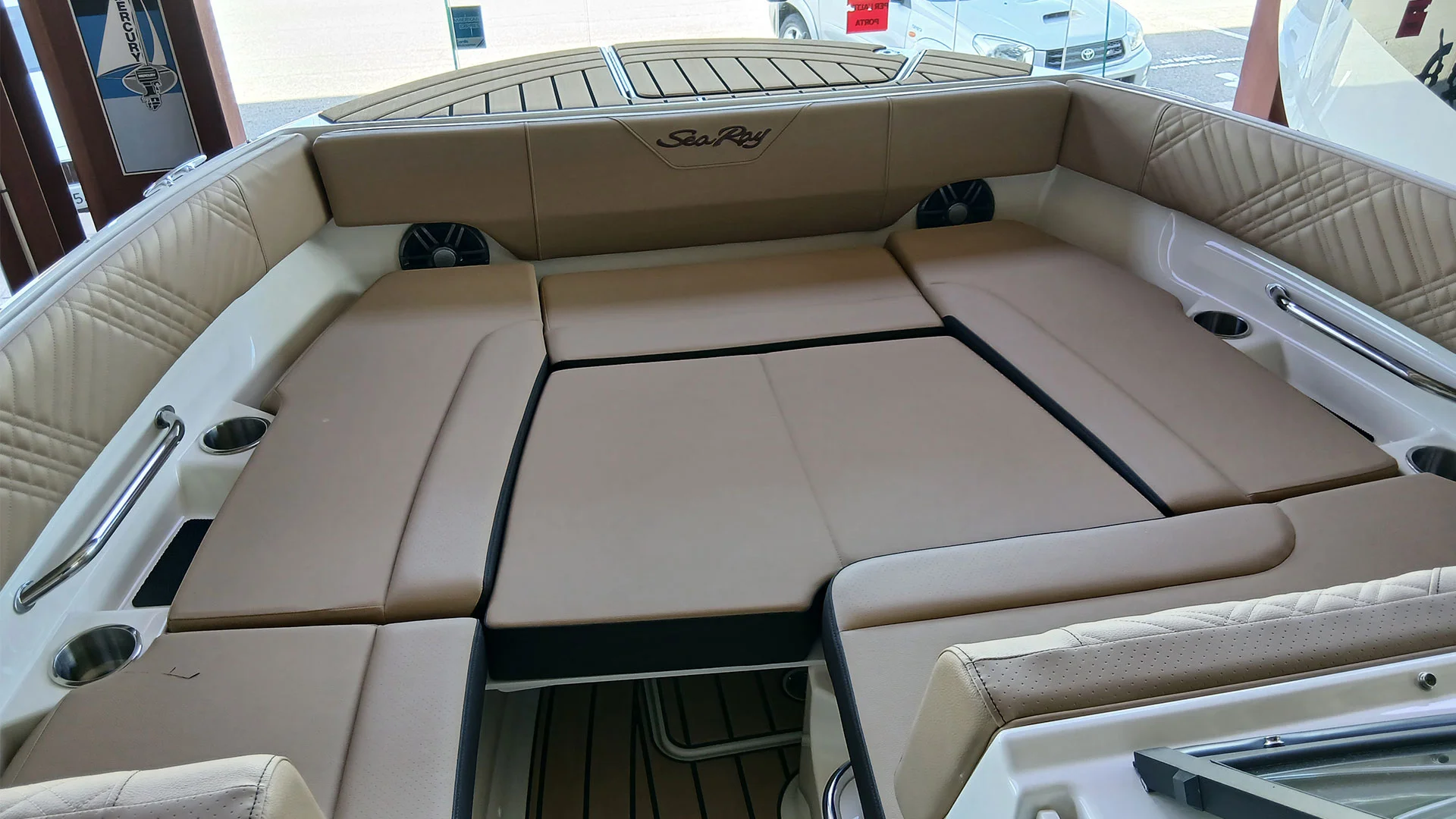 barco-nuevo-en-stock-sea-ray-sdx-270-solarium