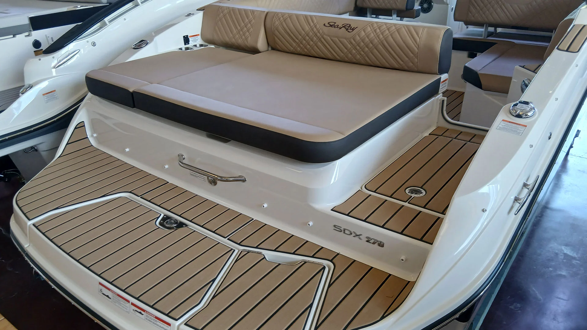 barco-nuevo-en-stock-sea-ray-sdx-270-solarium-popa