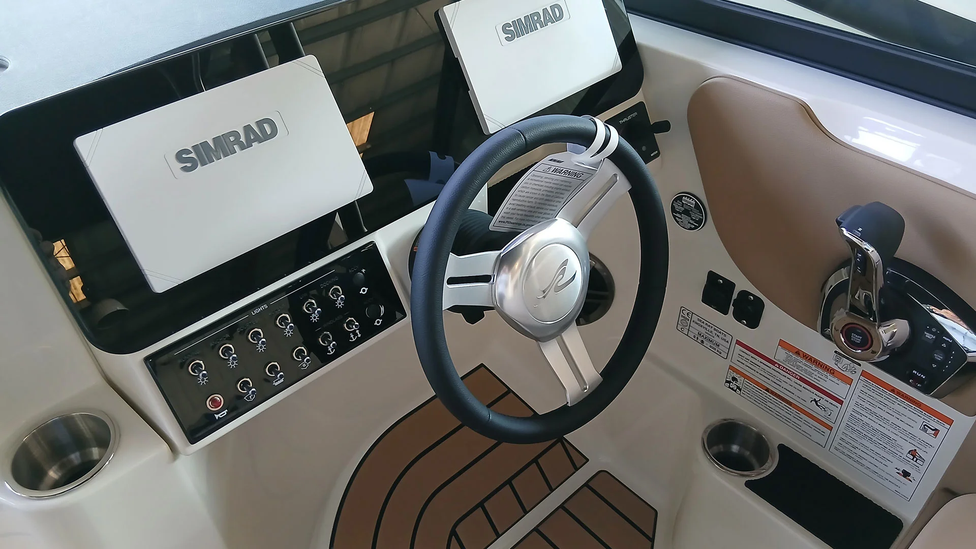 barco-nuevo-en-stock-sea-ray-sdx-270-volante