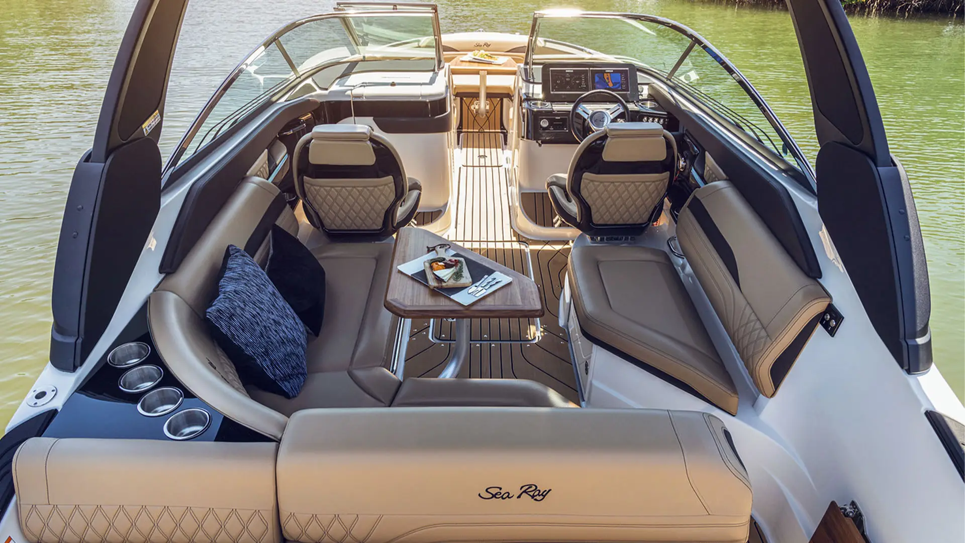 Barco nuevo en stock Sea Ray SLX 260 - Bañera