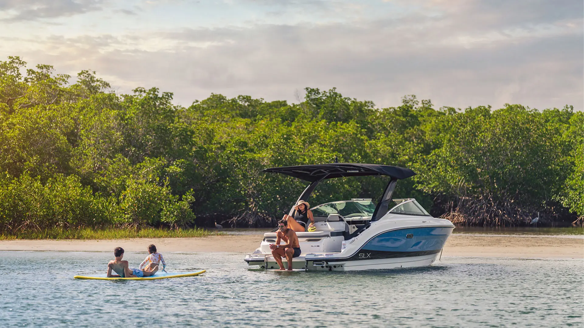 Barco nuevo en stock Sea Ray SLX 260 - Deportes acuáticos