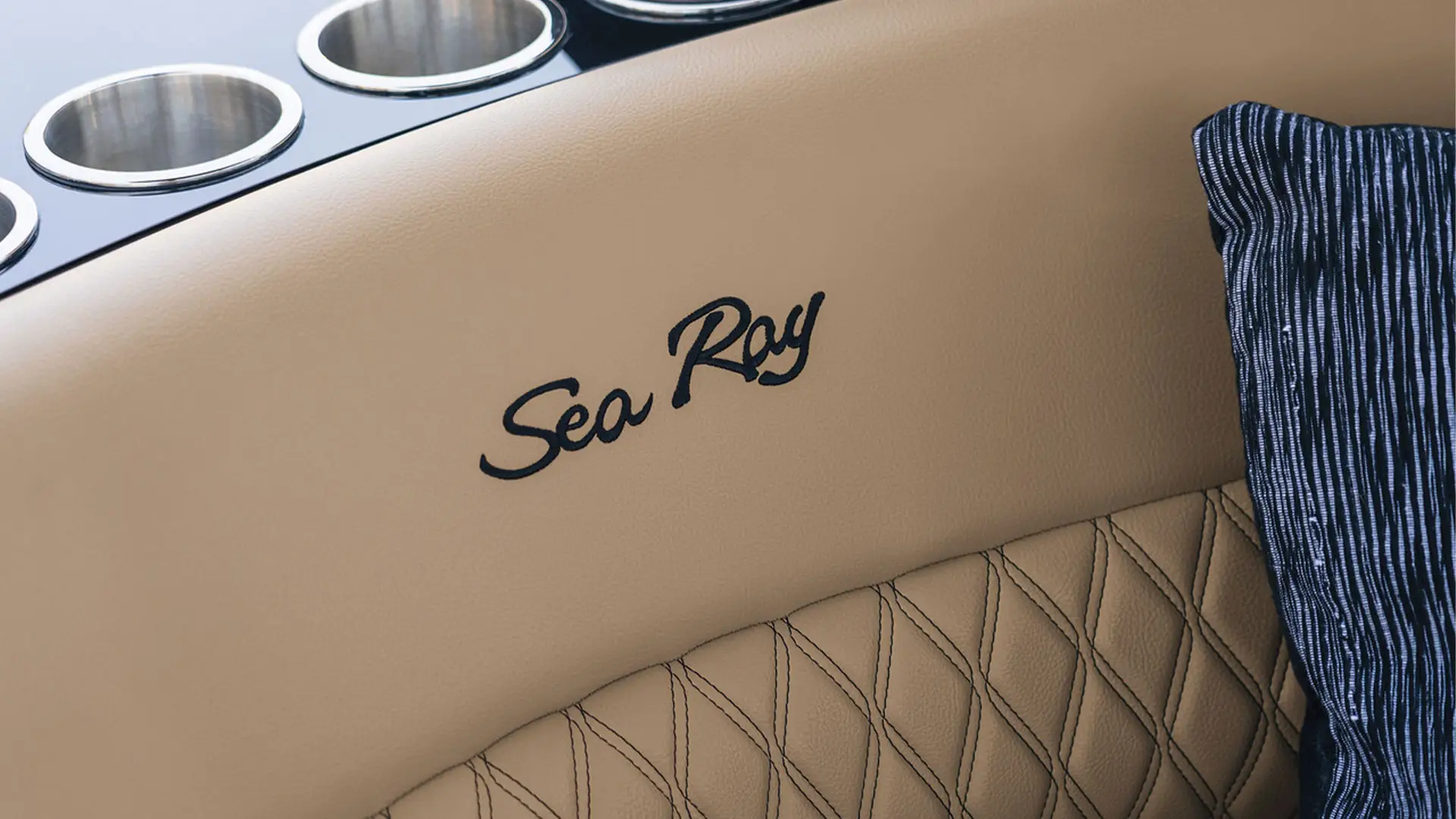 Barco nuevo en stock Sea Ray SLX 260 - Detalle marca