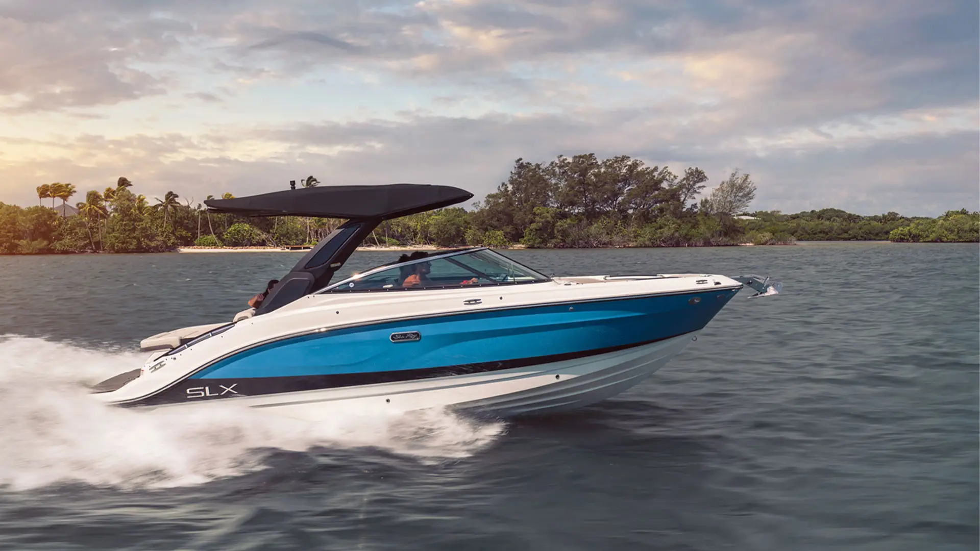 Barco nuevo en stock Sea Ray SLX 260 - Navegando