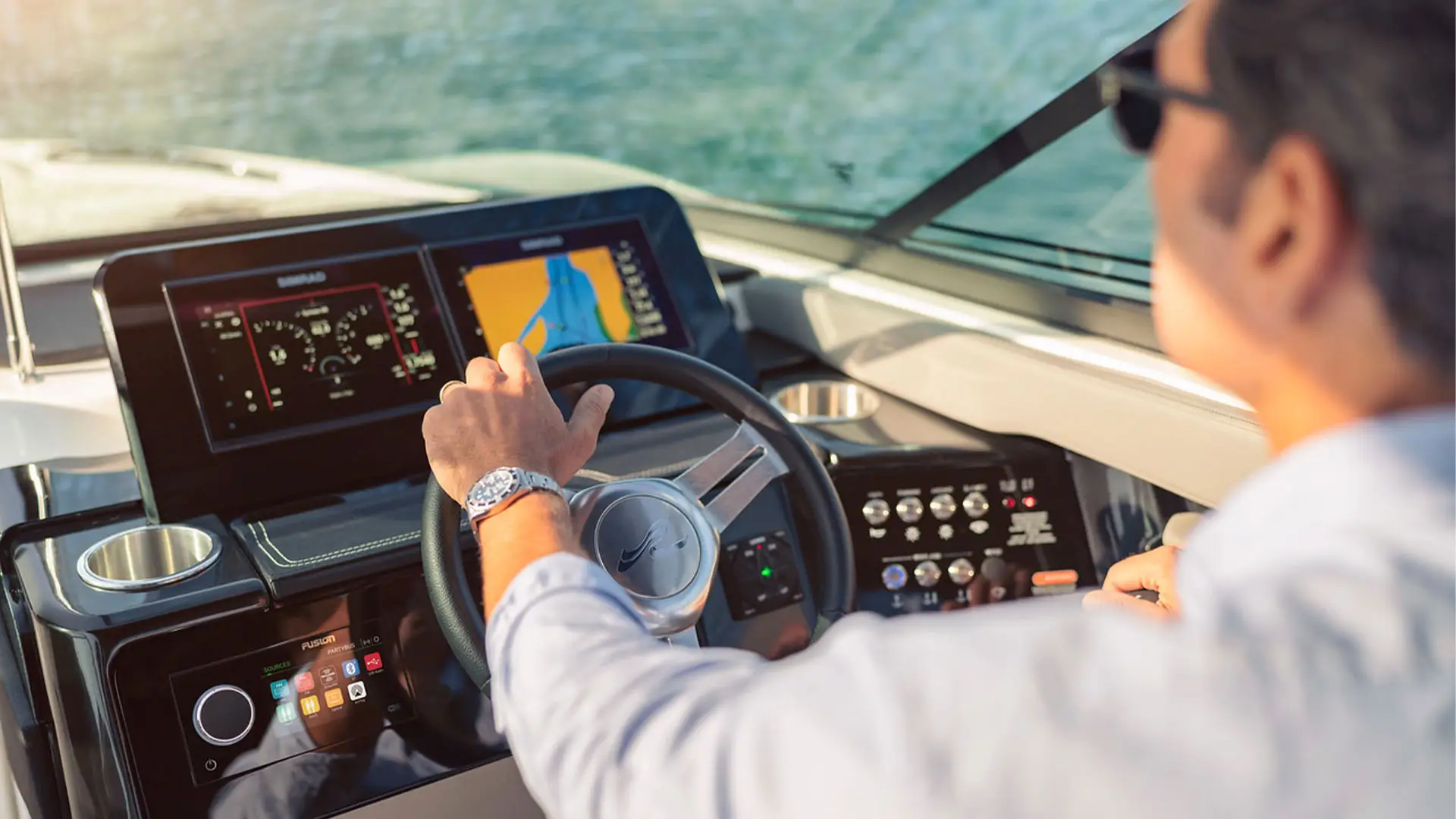 Barco nuevo en stock Sea Ray SLX 260 - Pilotando