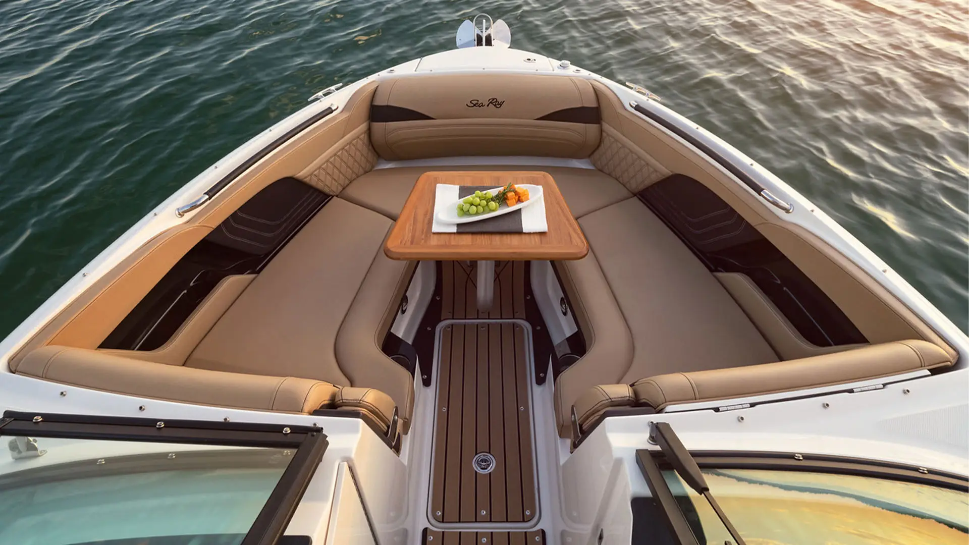 Barco nuevo en stock Sea Ray SLX 260 - Proa