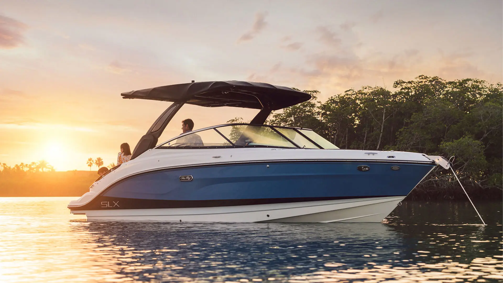 Barco nuevo en stock Sea Ray SLX 260 - Vista fondeando