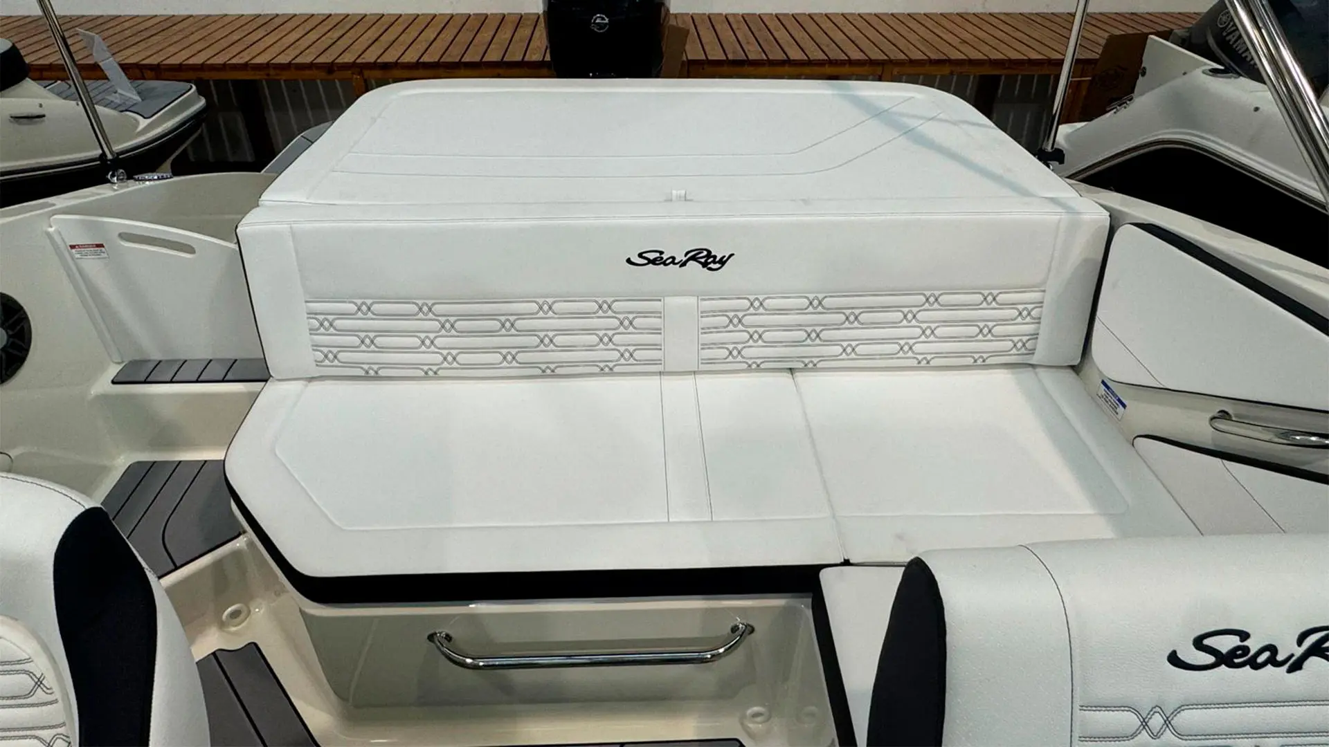Barco nuevo en stock Sea Ray SPX 190 OB AP - Asientos popa