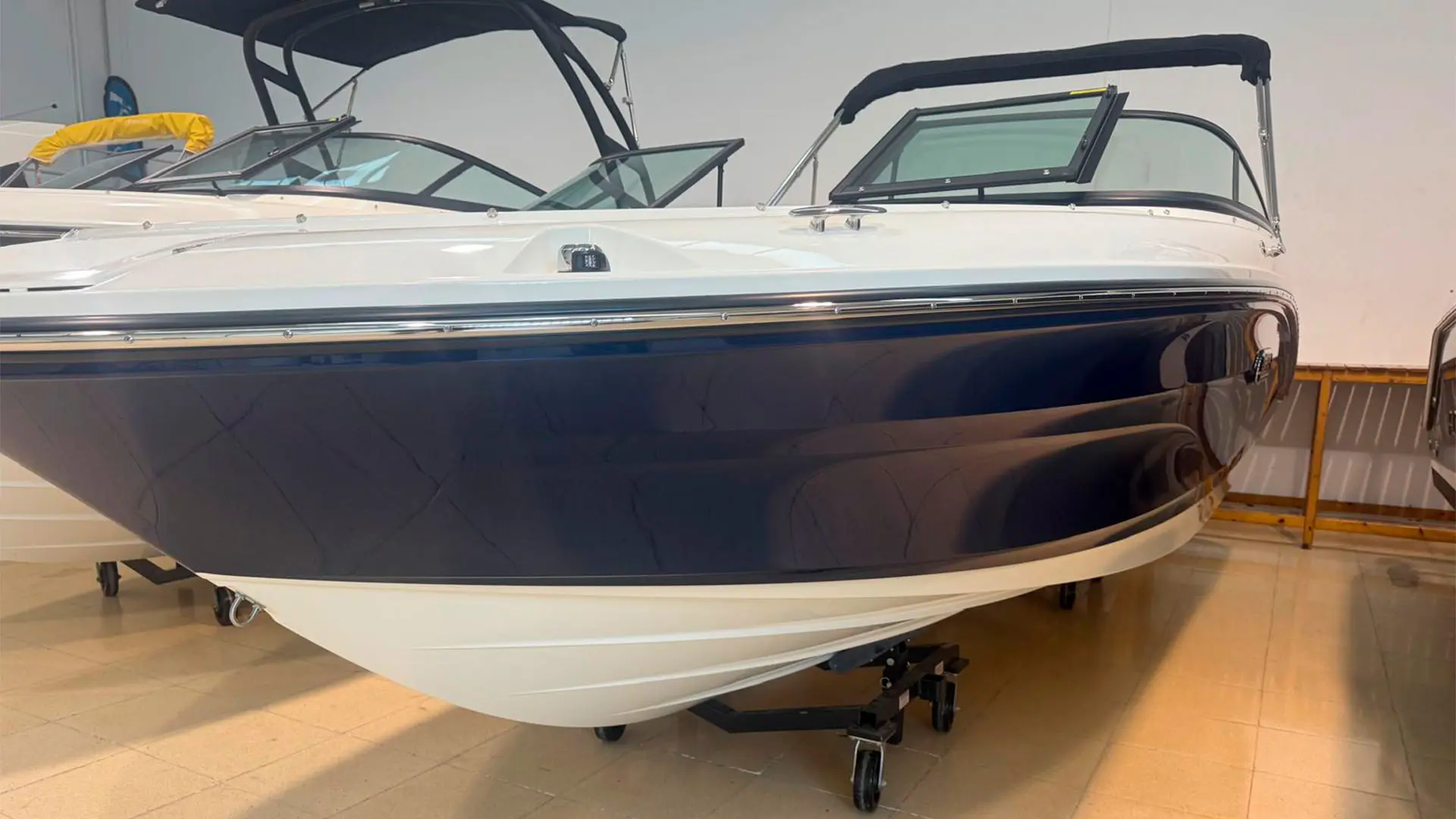 Barco nuevo en stock Sea Ray SPX 190 OB AP - Casco