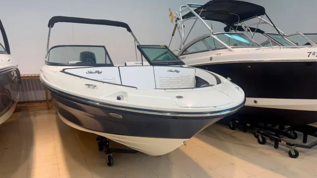 Barco nuevo en stock Sea Ray SPX 190 OB AP - En stock