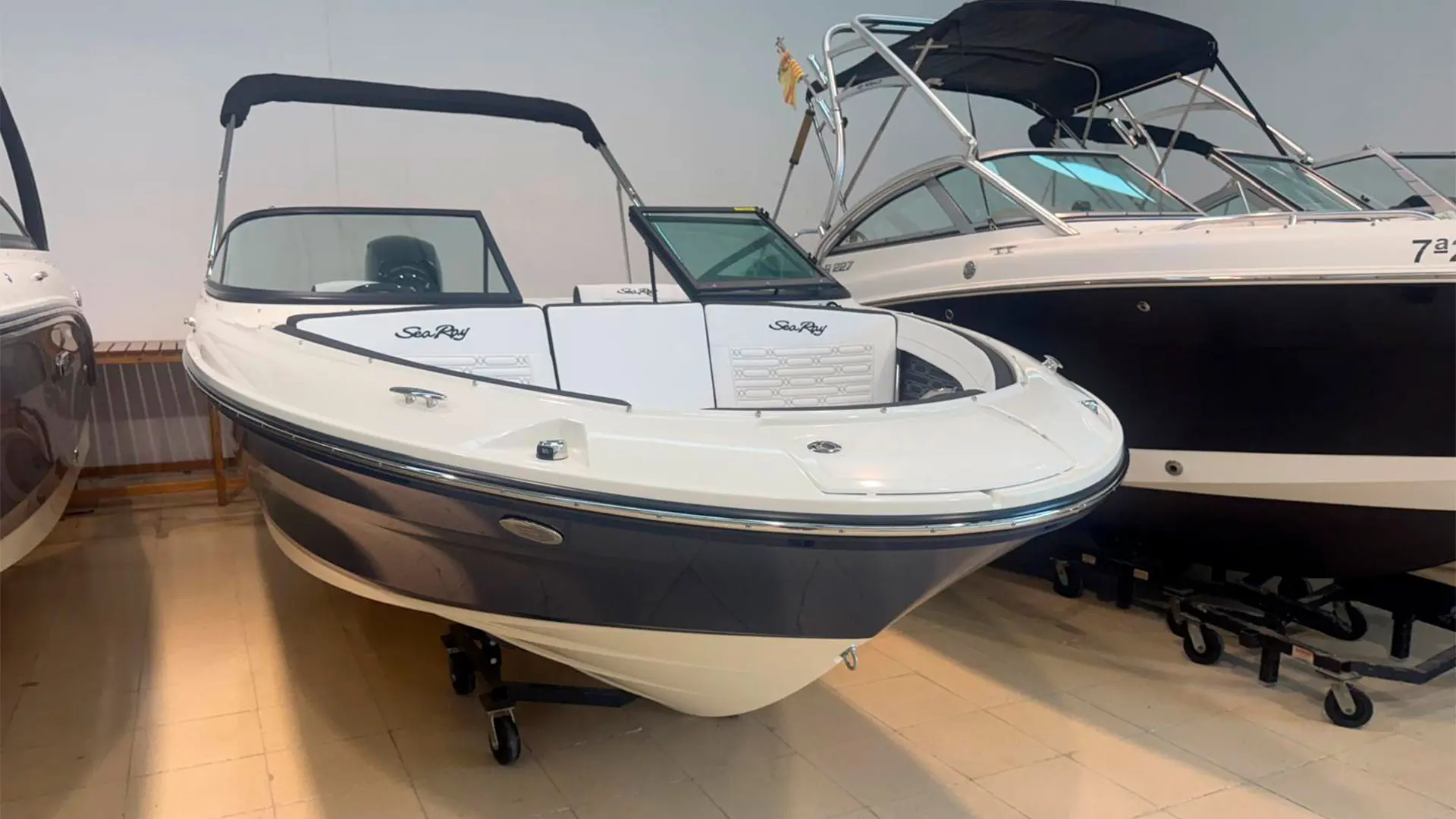 Barco nuevo en stock Sea Ray SPX 190 OB AP - En stock