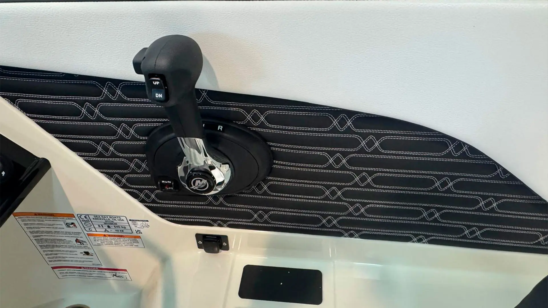 Barco nuevo en stock Sea Ray SPX 190 OB AP - Marchas