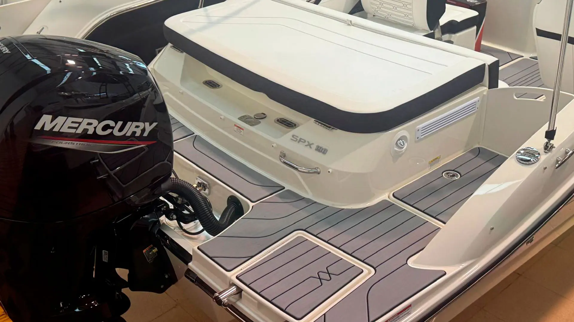 Barco nuevo en stock Sea Ray SPX 190 OB AP - Solárium popa