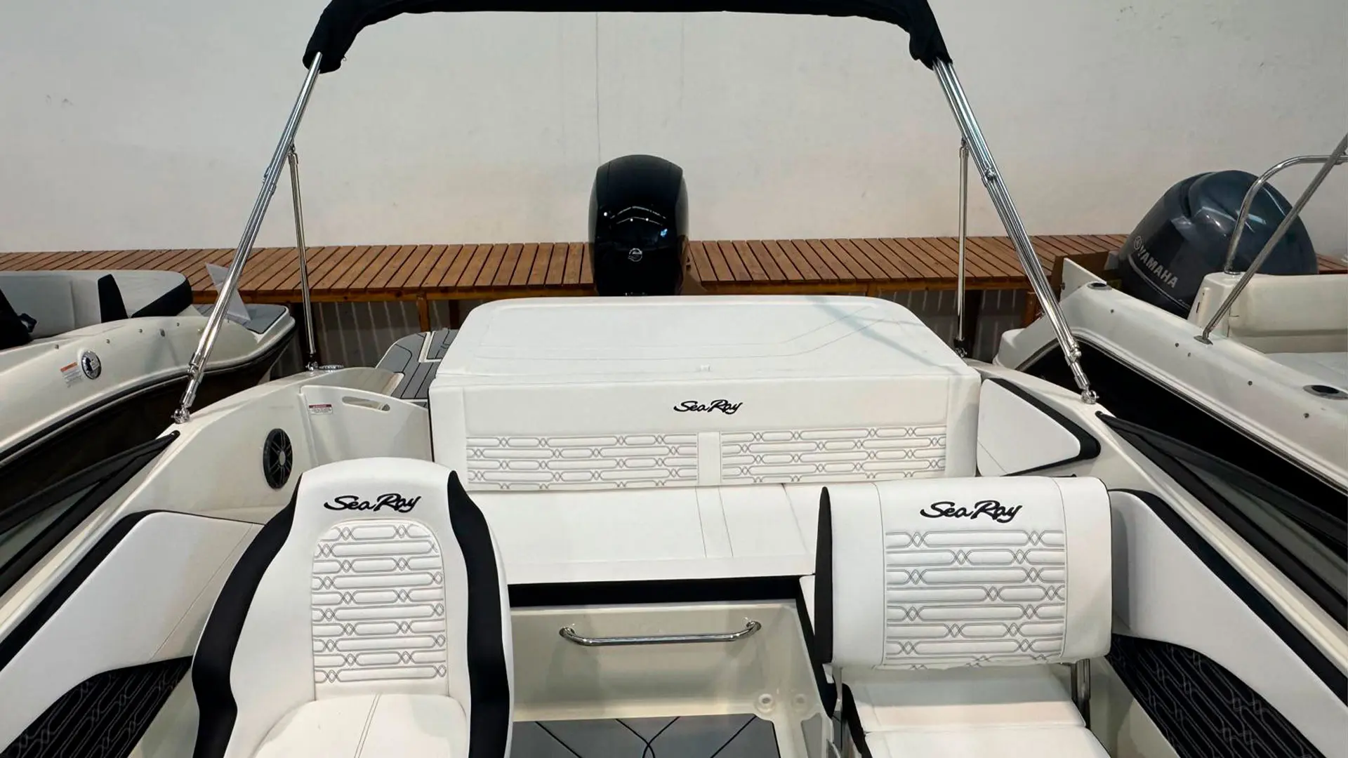 Barco nuevo en stock Sea Ray SPX 190 OB AP - Vista bañera