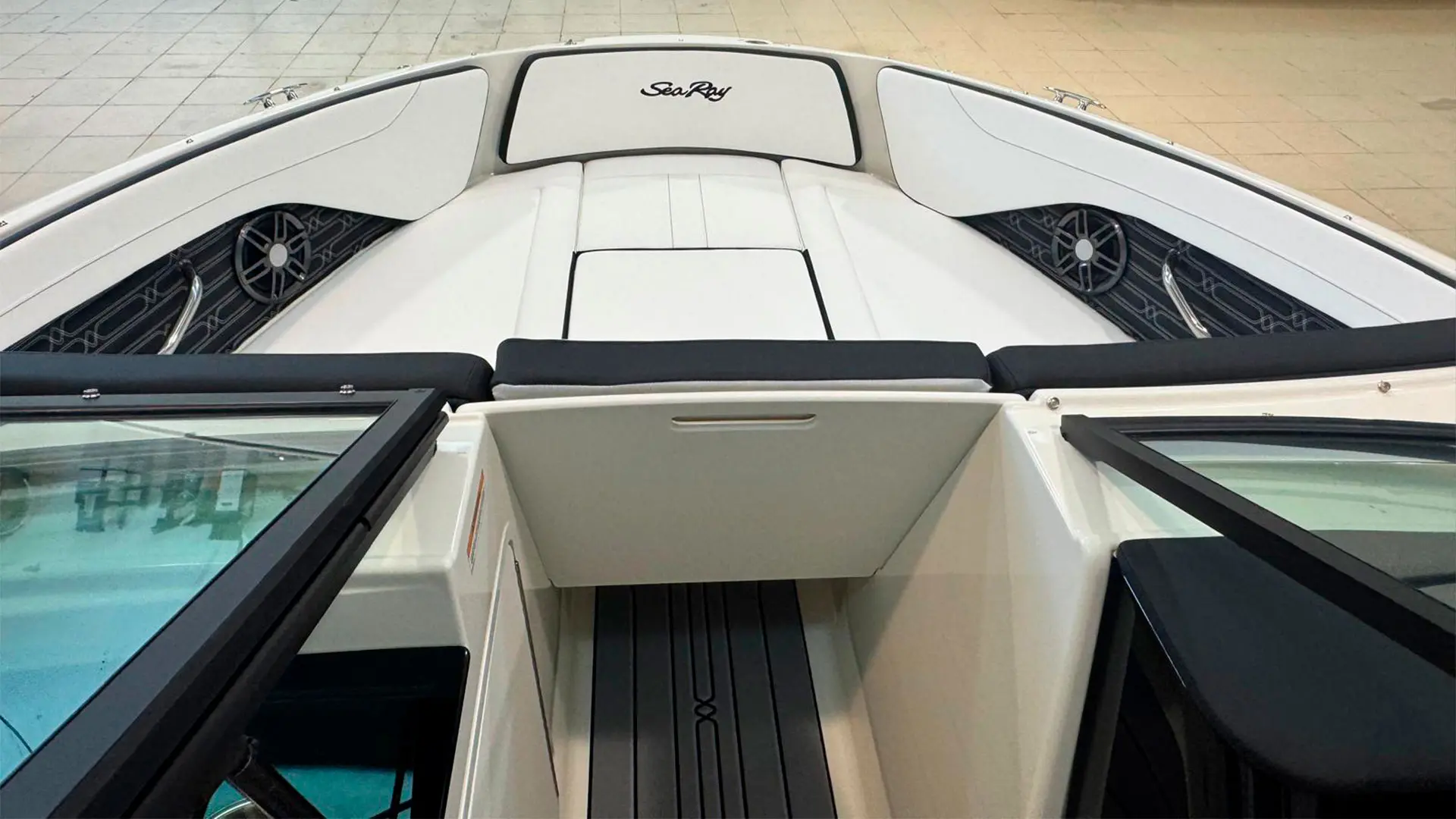 Barco nuevo en stock Sea Ray SPX 190 OB AP - Vista solárium