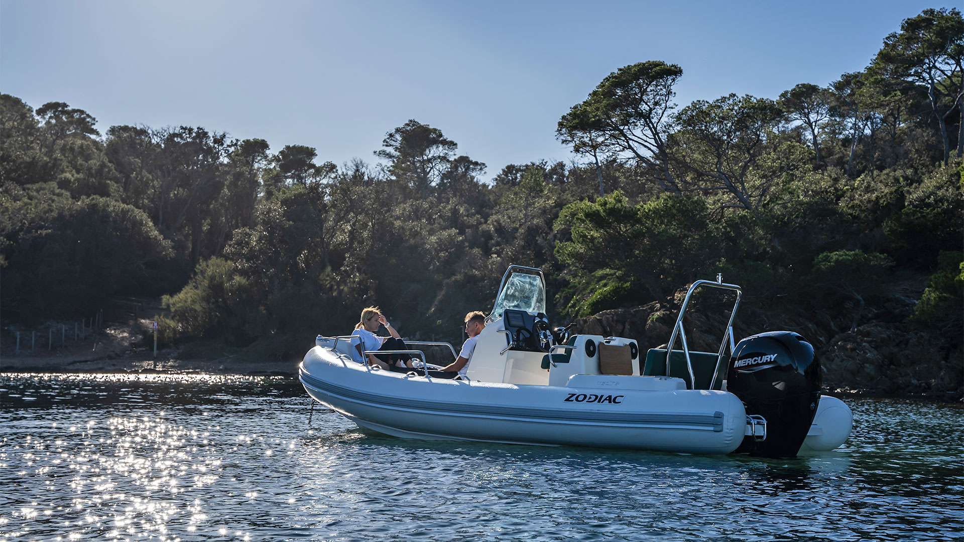Barco nuevo en stock Zodiac Medline 5,8 - Fondeando