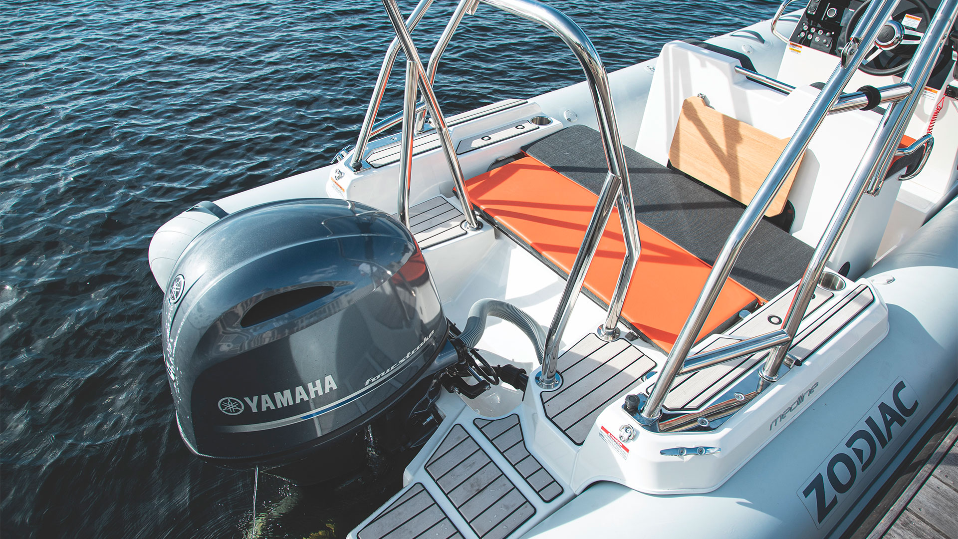 Barco nuevo en stock Zodiac Medline 5,8 - Solárium proa