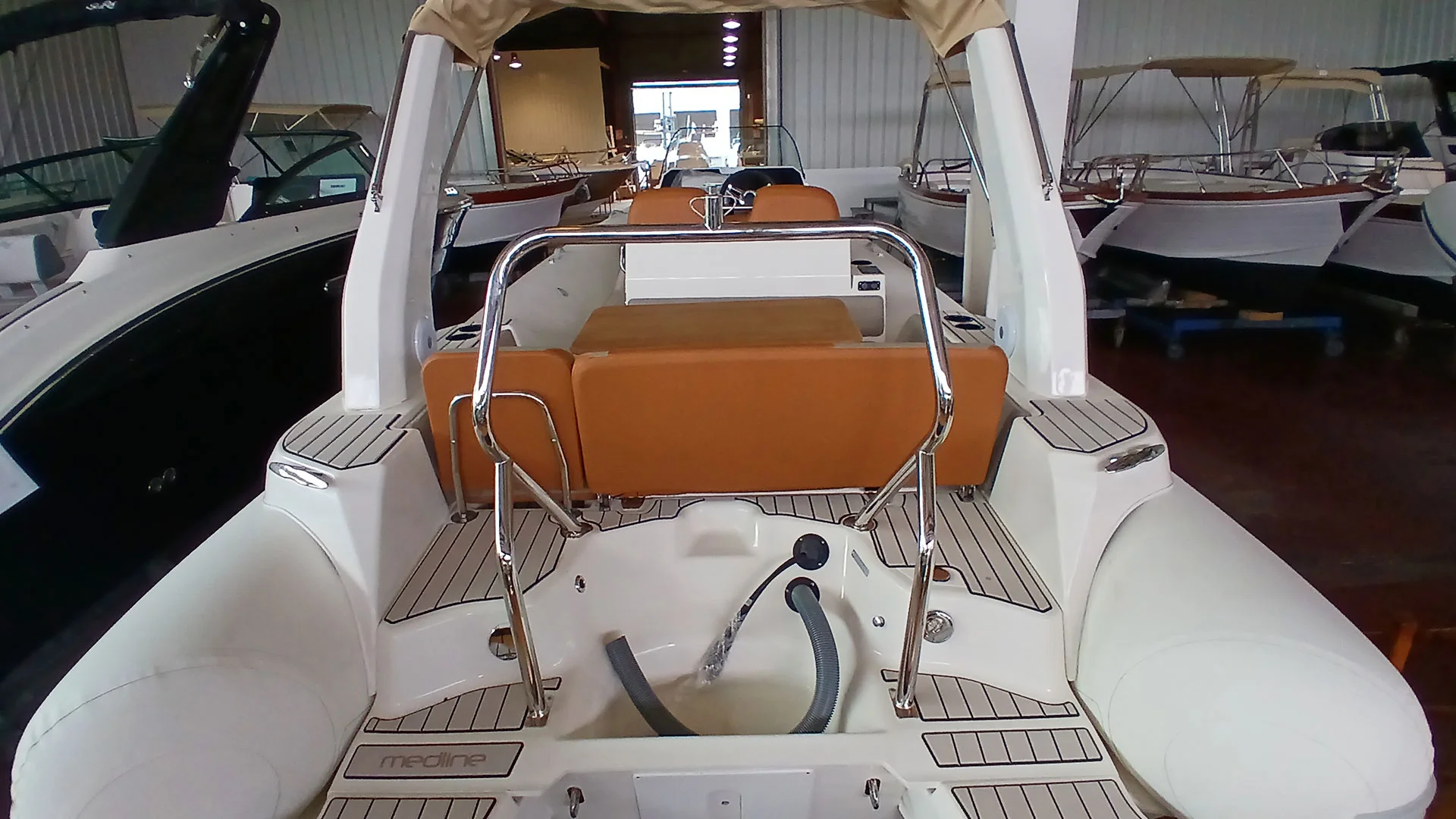 barco-nuevo-en-stock-zodiac-medline-7-5-desde-popa