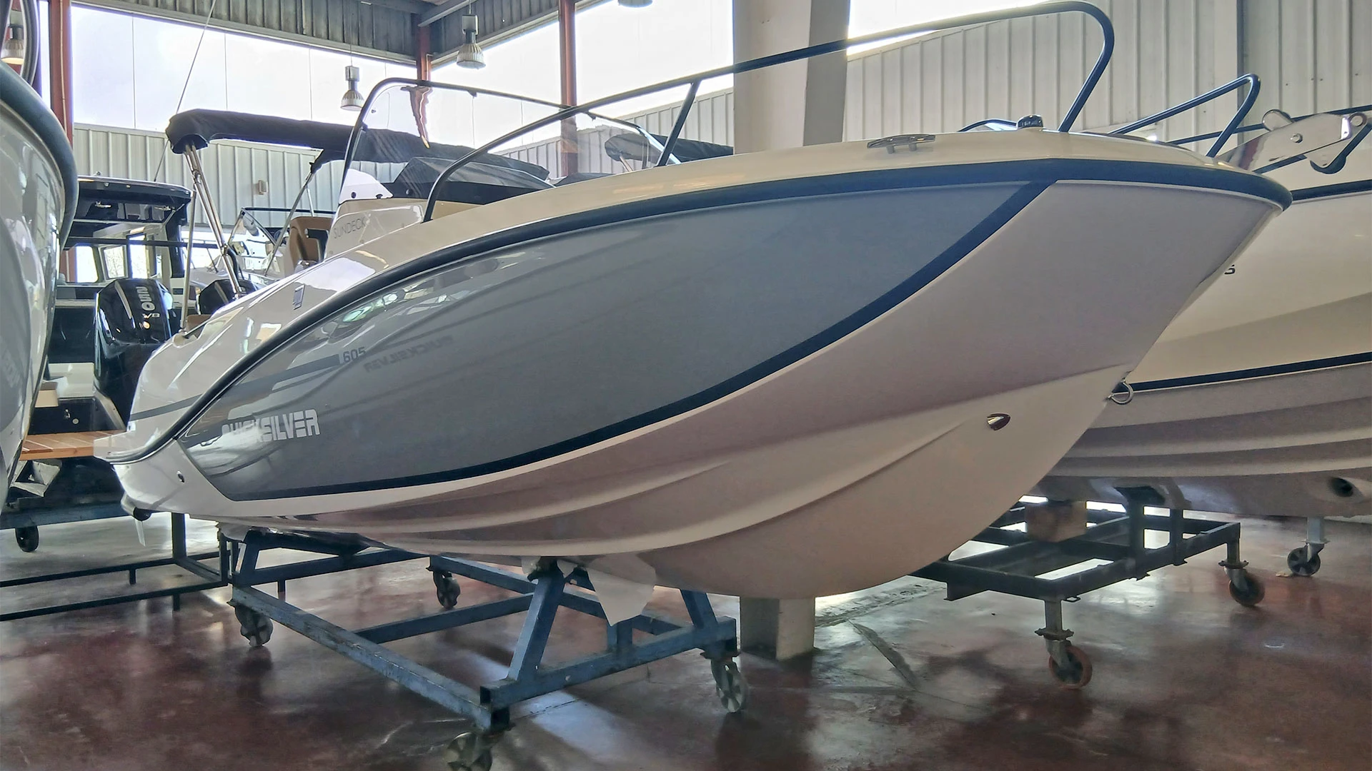 Barco nuevo entrega inmediata Quicksilver Activ 605 Simdeck - Casco