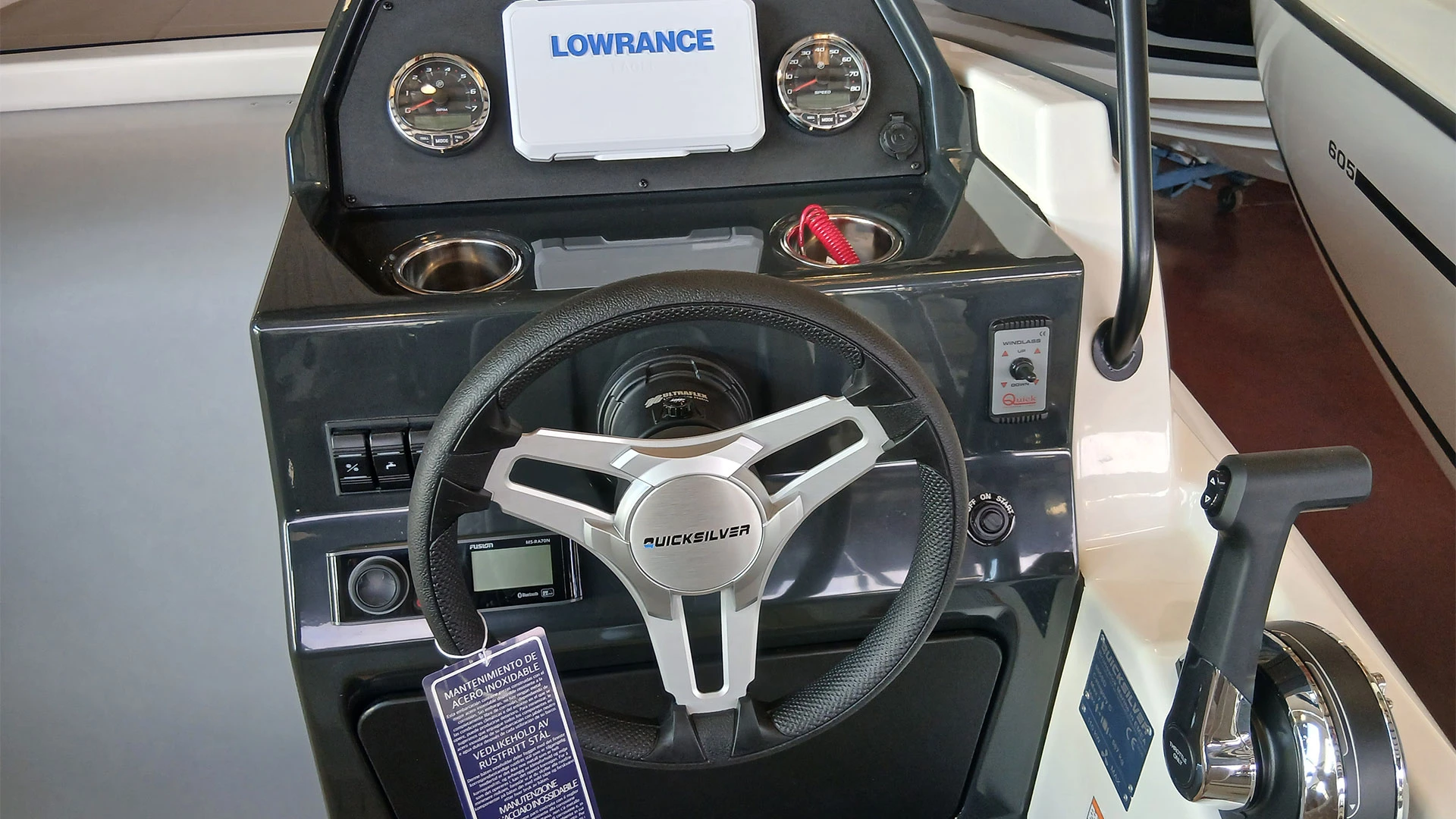 Barco nuevo entrega inmediata Quicksilver Activ 605 Simdeck - Consola