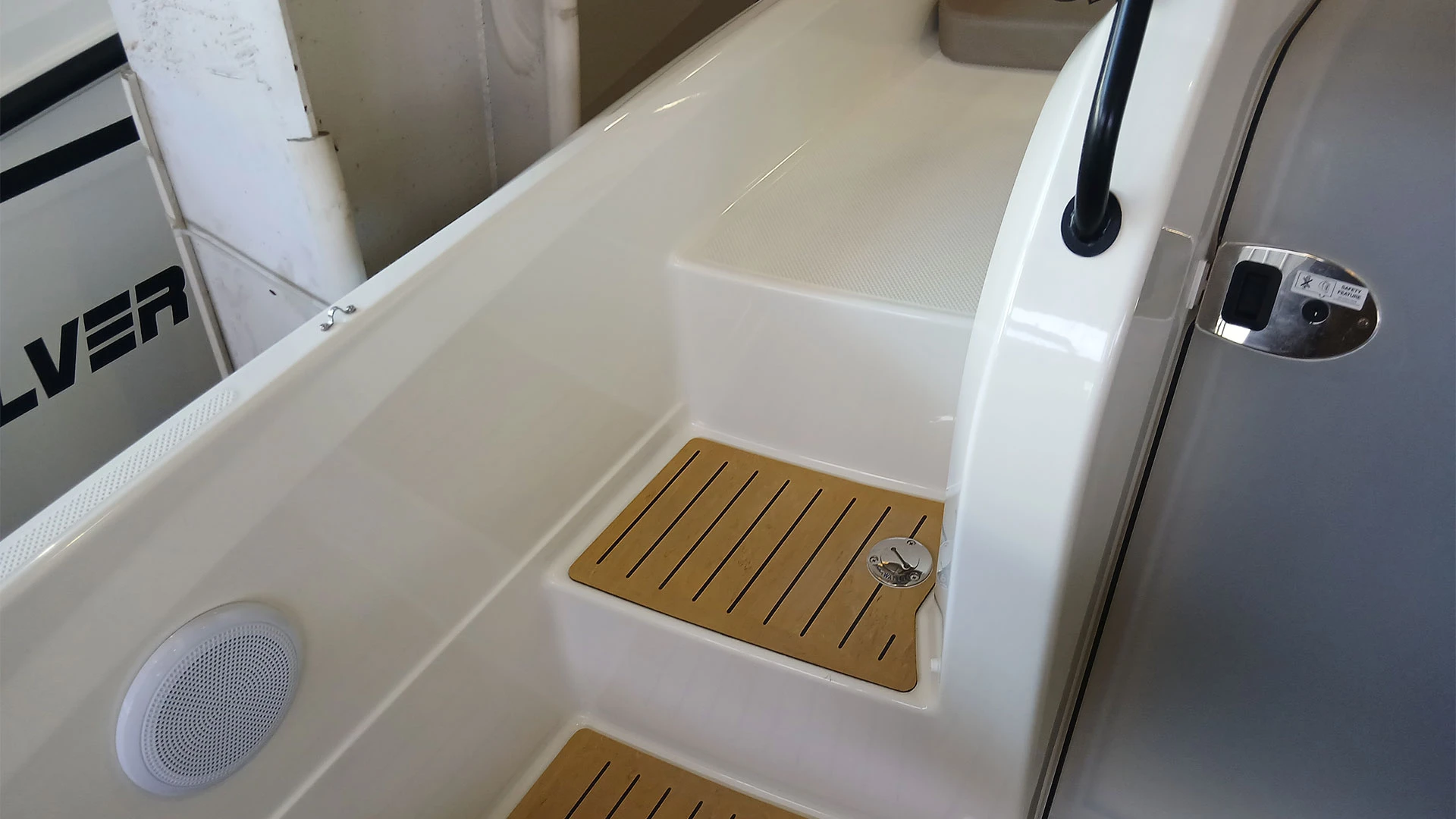 Barco nuevo entrega inmediata Quicksilver Activ 605 Simdeck - Acceso solárium