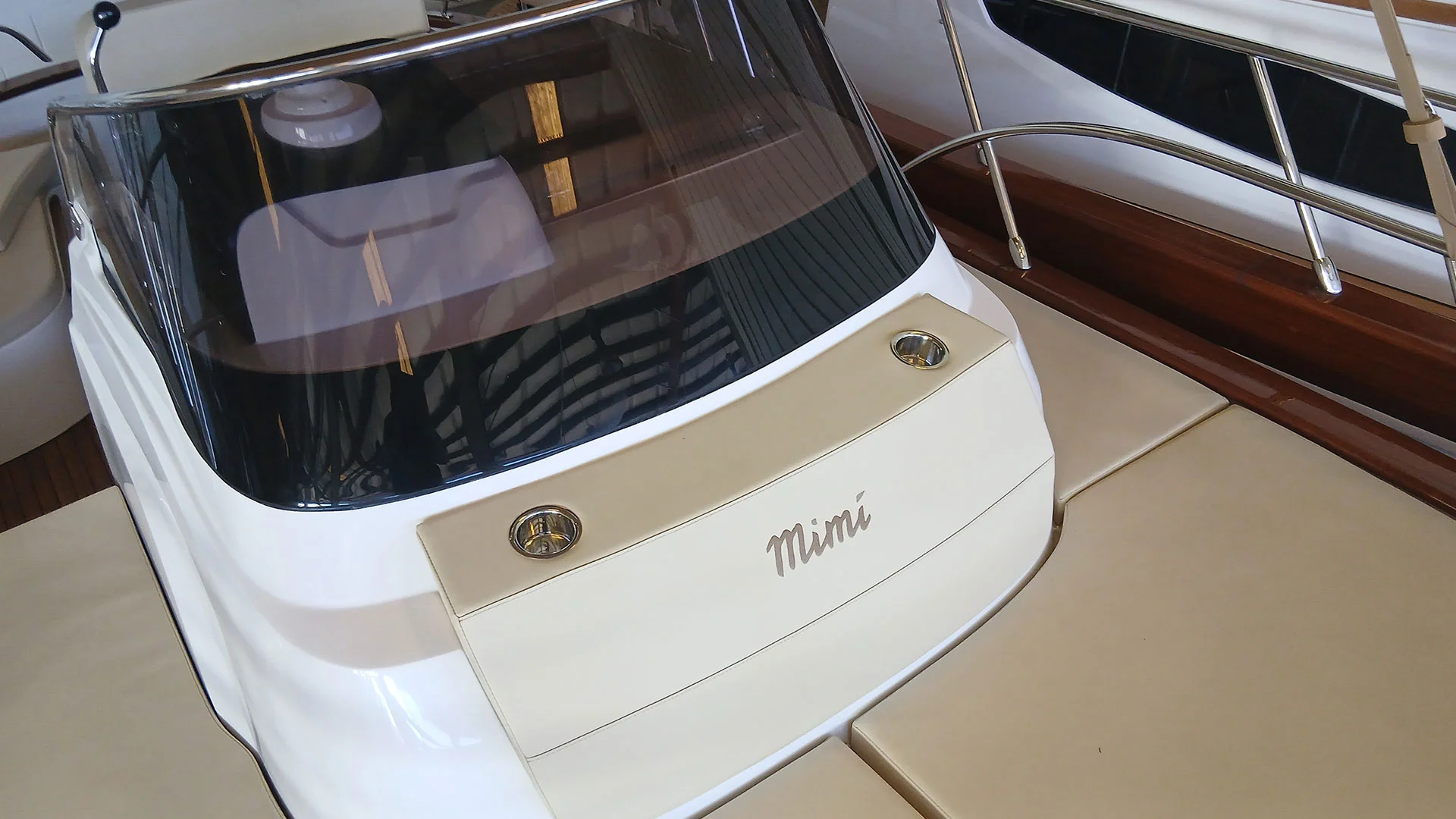 barco-nuevo-entrega-inmediata-cantieri-mimi-libeccio-7-5-wa-parabrisas