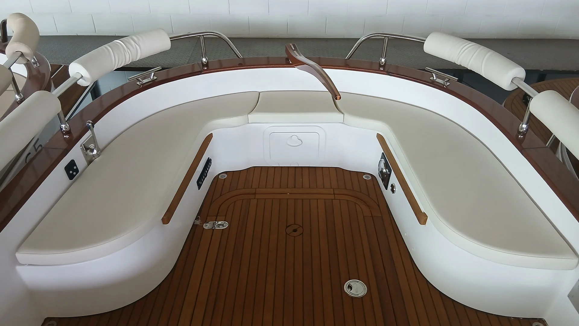 barco-nuevo-entrega-inmediata-cantieri-mimi-libeccio-7-classic-asientos-popa