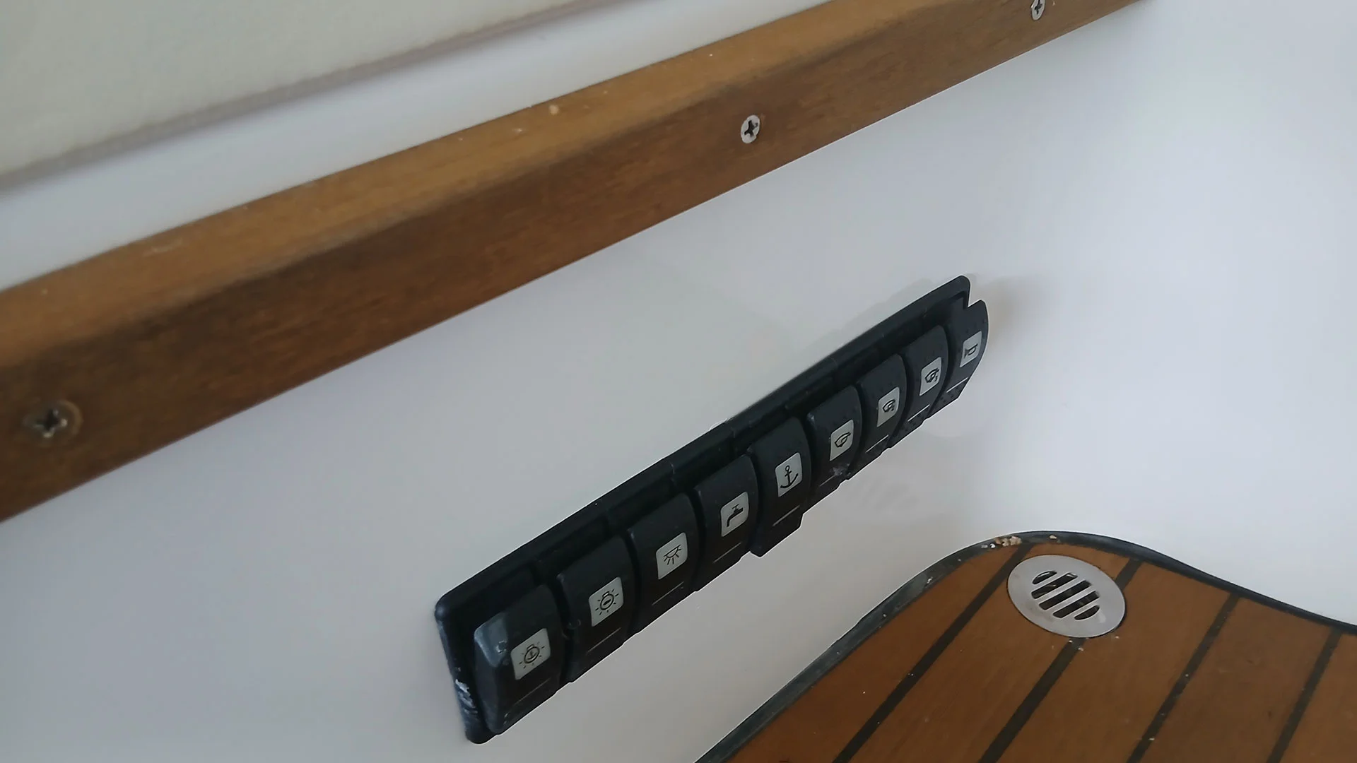 barco-nuevo-entrega-inmediata-cantieri-mimi-libeccio-7-classic-controles