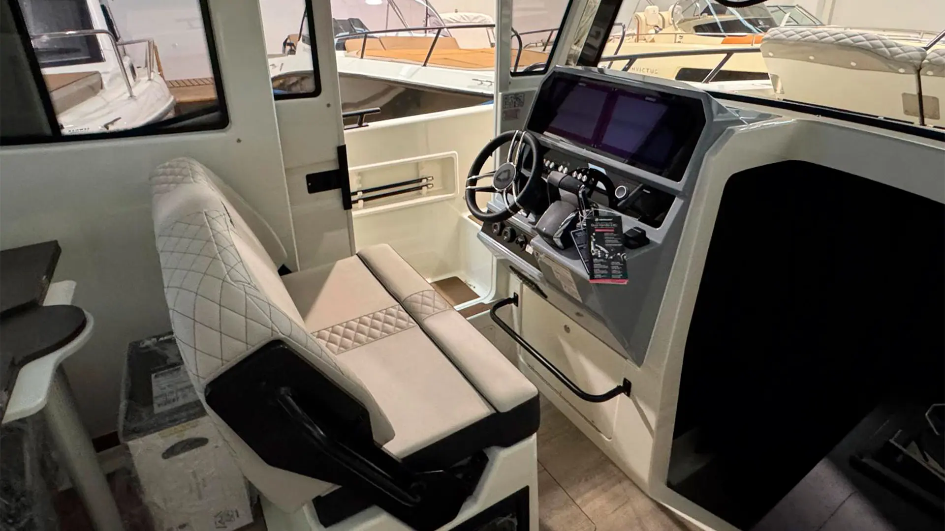 Barco nuevo entrega inmediata Navan C30 Cabin ap -Asiento piloto
