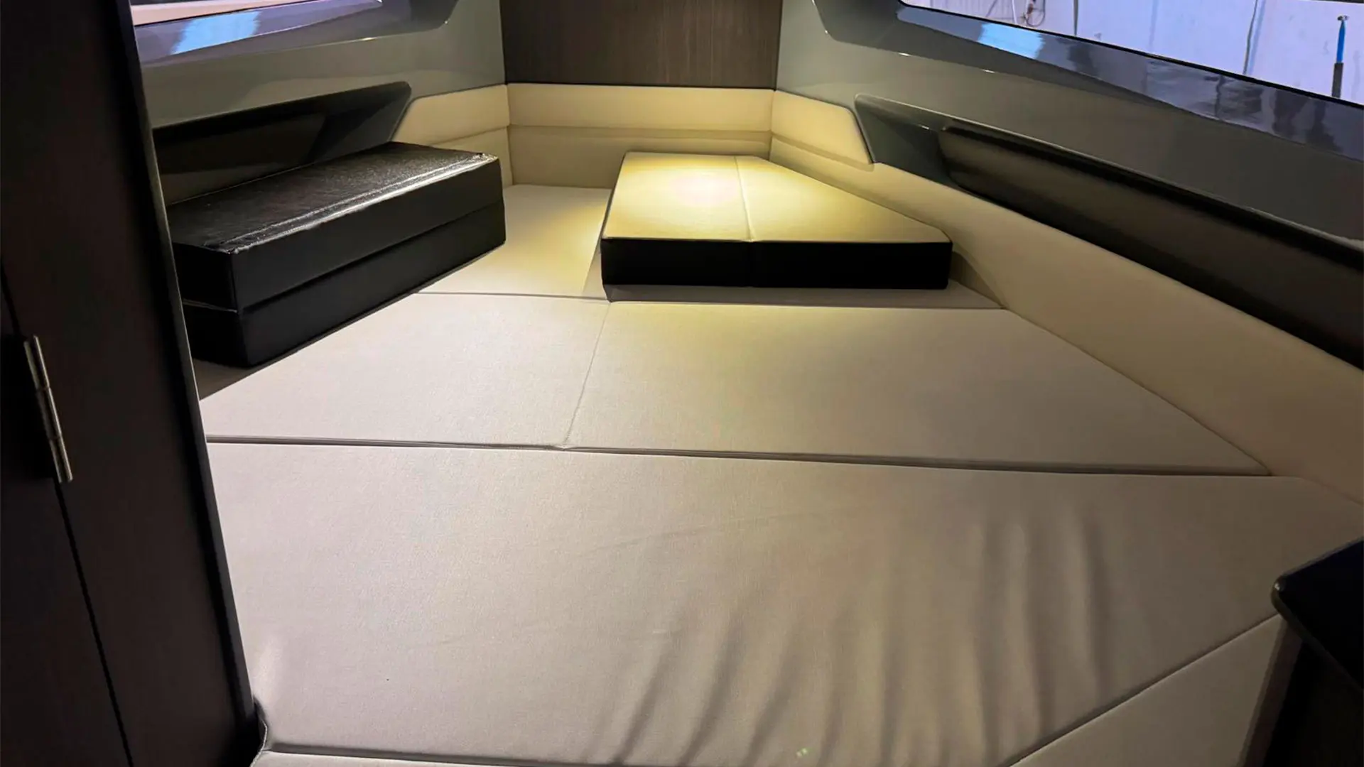 Barco nuevo entrega inmediata Navan C30 Cabin ap - Cama