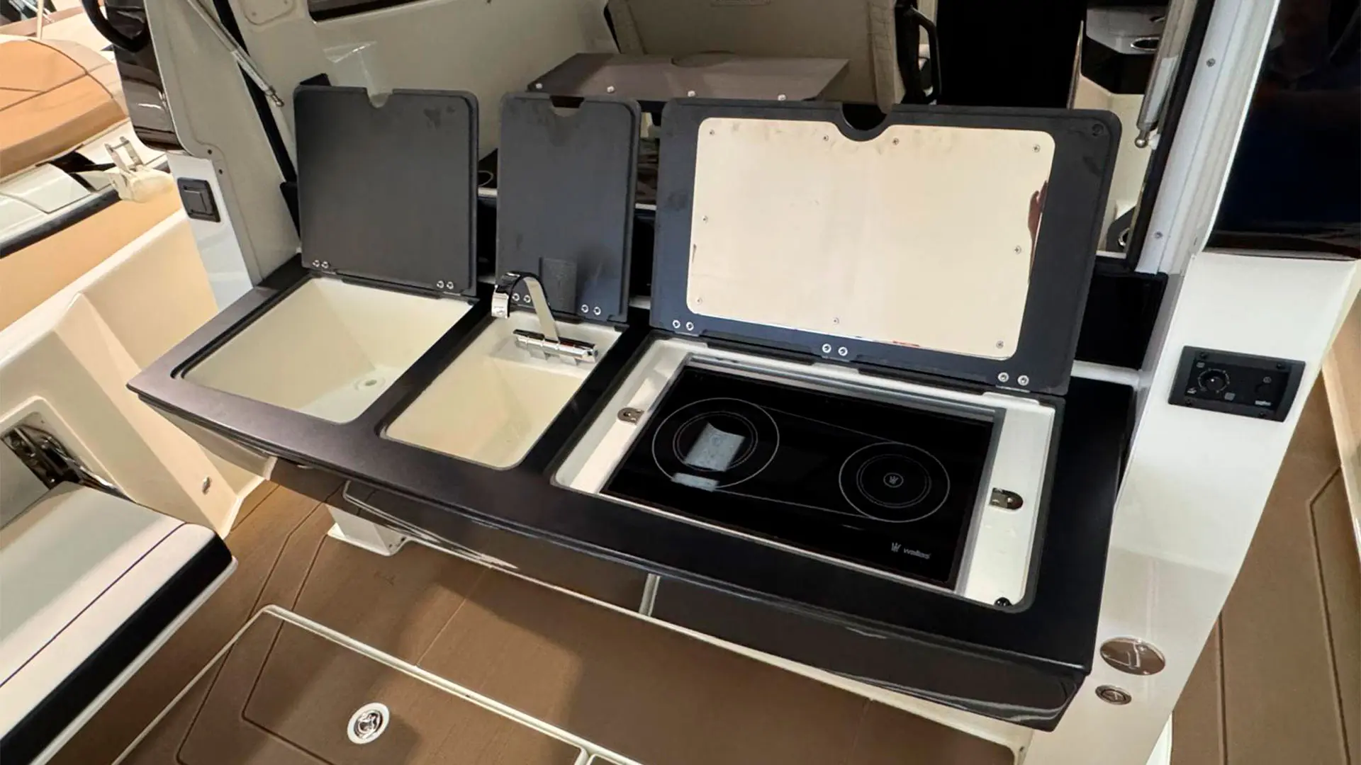 barco-nuevo-entrega-inmediata-navan-c30-cabin-ap-cocina-exterior