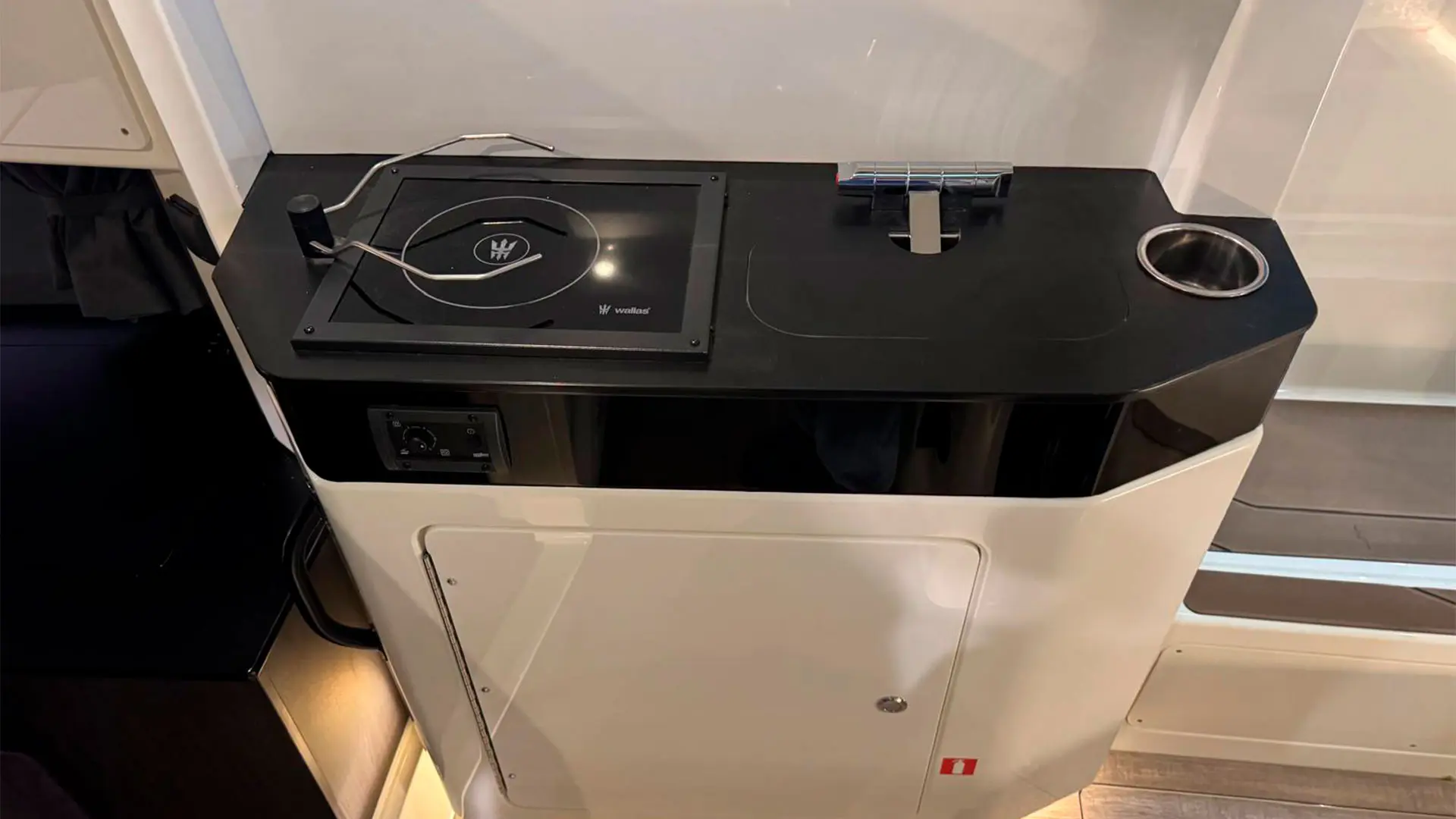 Barco nuevo entrega inmediata Navan C30 Cabin ap - Cocina interior