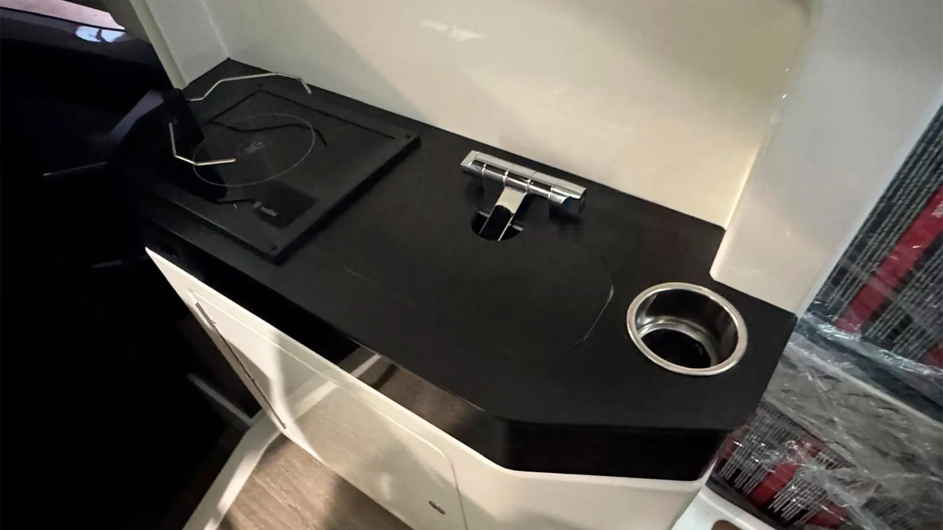 Barco nuevo entrega inmediata Navan C30 Cabin ap - Cocina