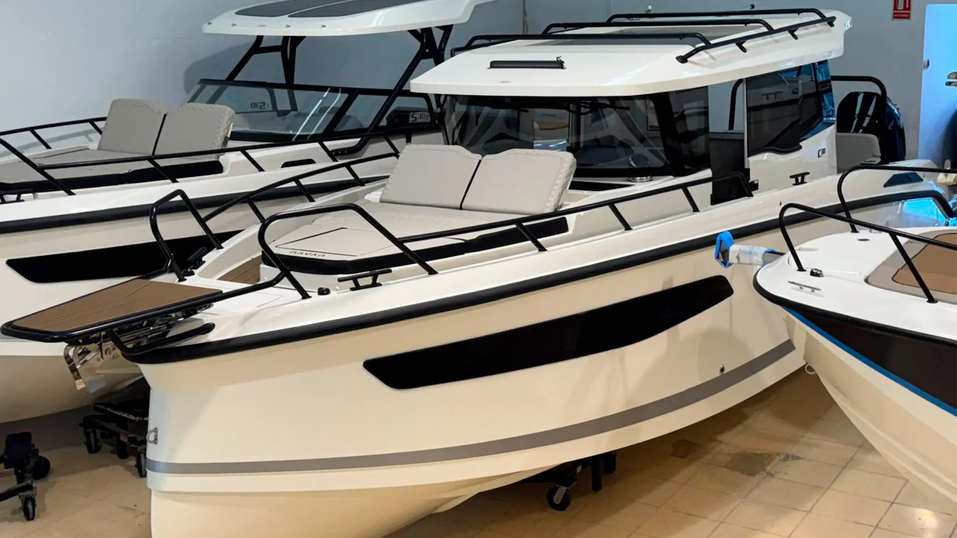 Barco nuevo entrega inmediata Navan C30 Cabin ap - En stock