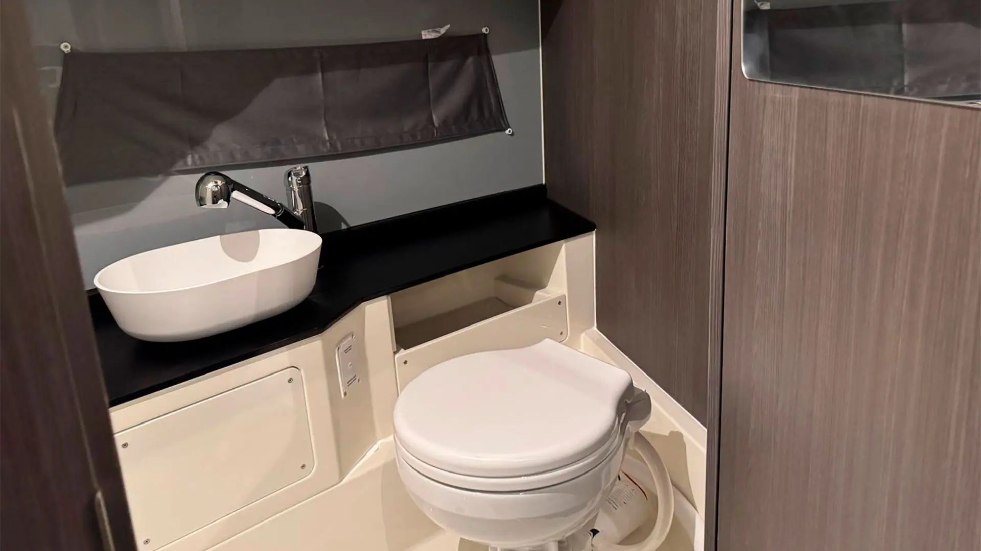Barco nuevo entrega inmediata Navan C30 Cabin ap - Lavabo