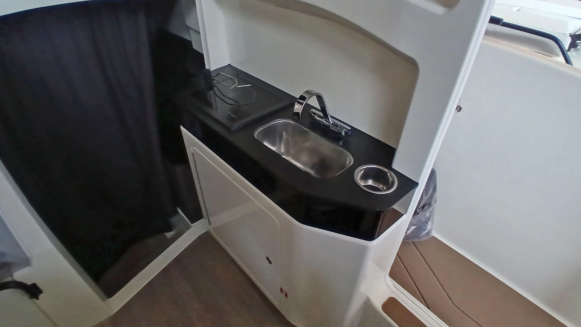 barco-nuevo-entrega-inmediata-navan-c30-cocina