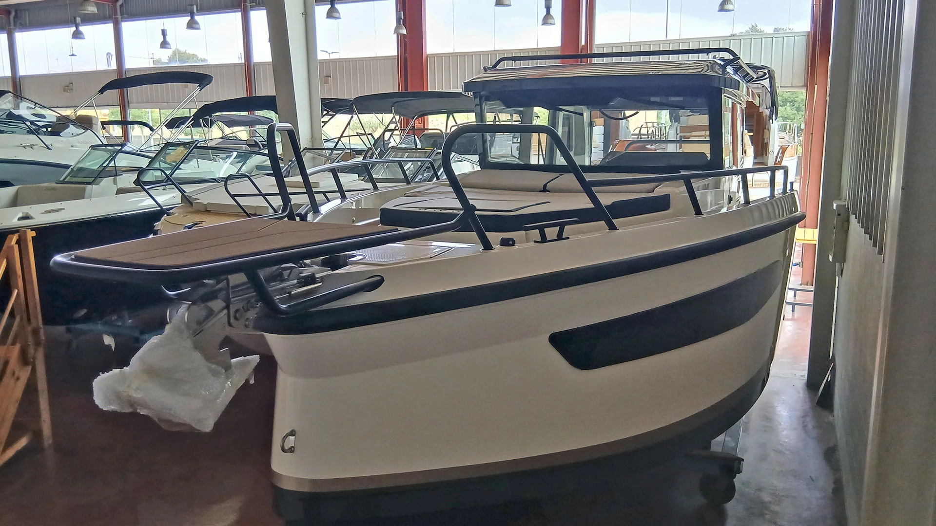 barco-nuevo-entrega-inmediata-navan-c30-vista-casco