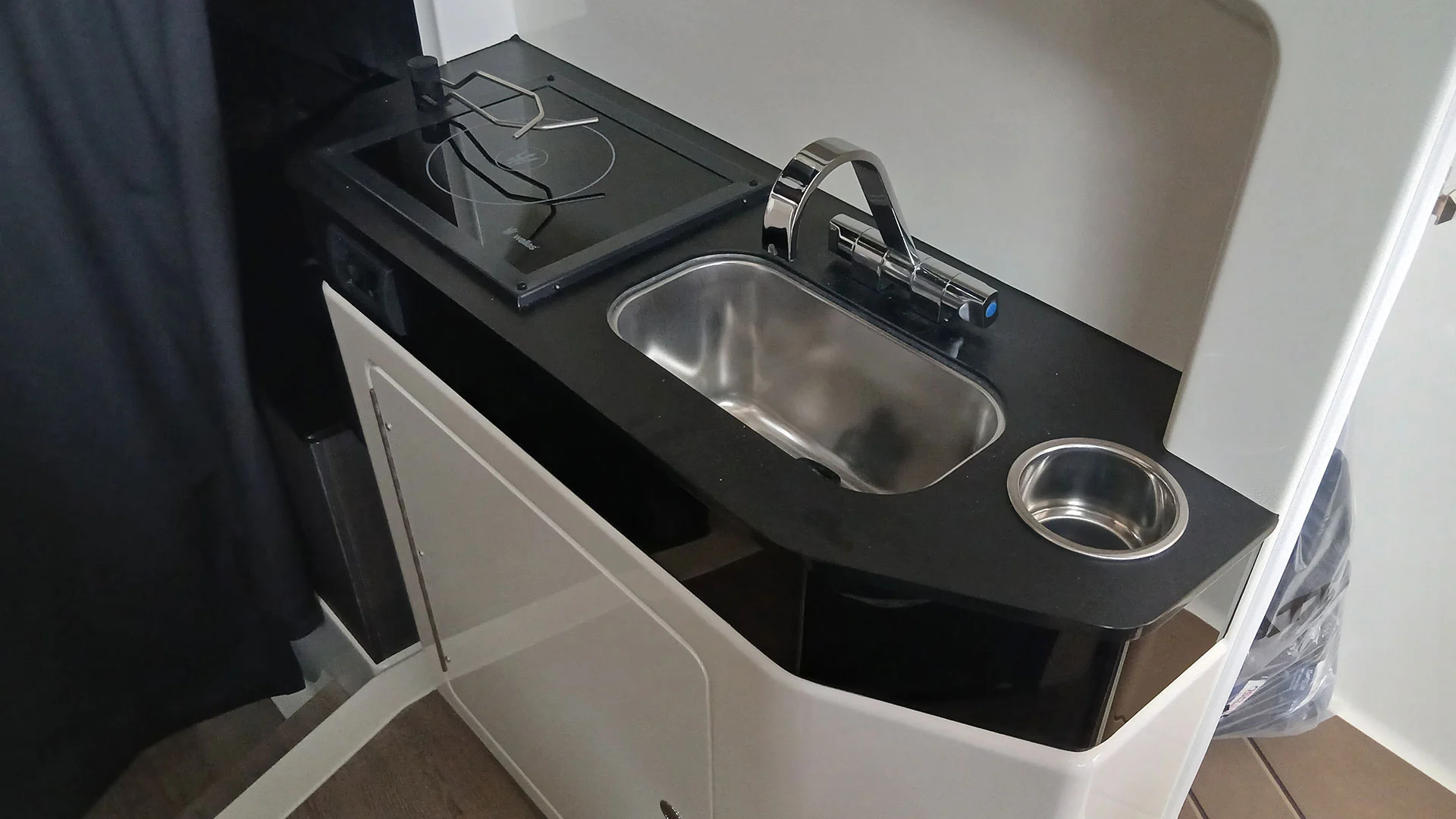 barco-nuevo-entrega-inmediata-navan-c30-vista-cocina