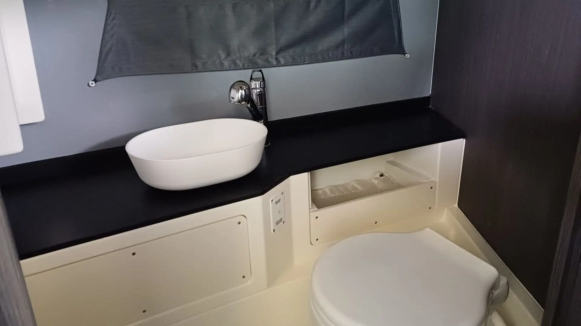 Barco nuevo entrega inmediata Navan S30 - Lavabo