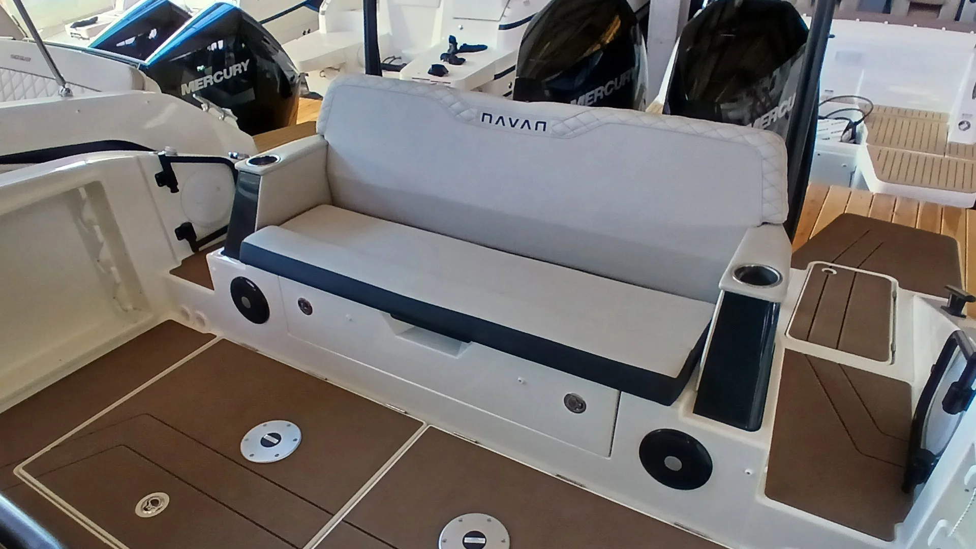 barco-nuevo-entrega-inmediata-navan-s30-asiento-popa