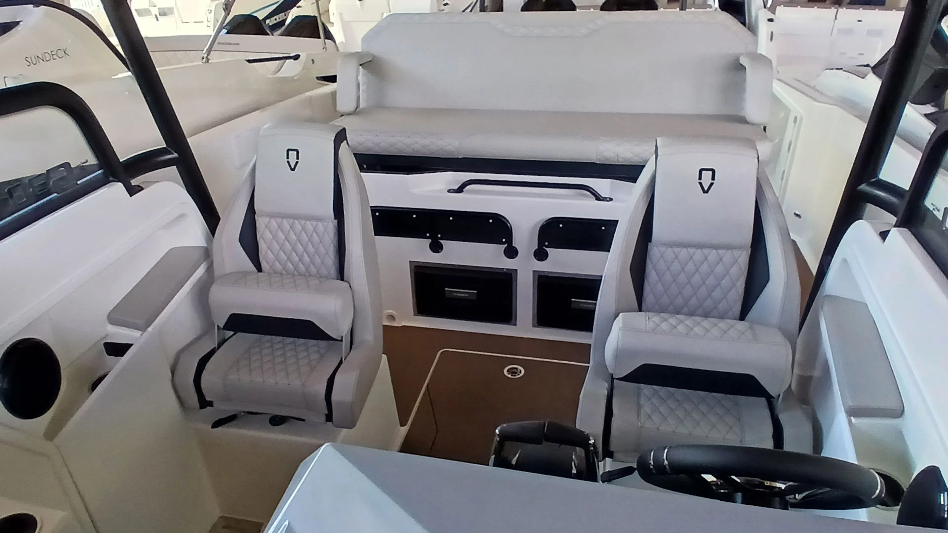 barco-nuevo-entrega-inmediata-navan-s30-bañera