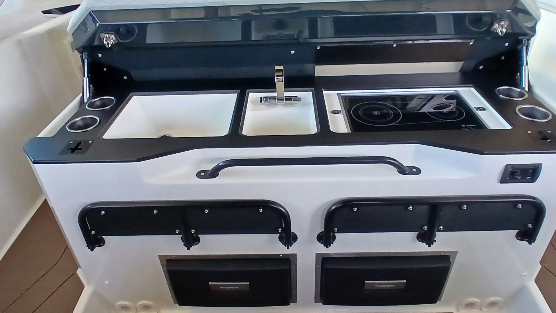 barco-nuevo-entrega-inmediata-navan-s30-cocina