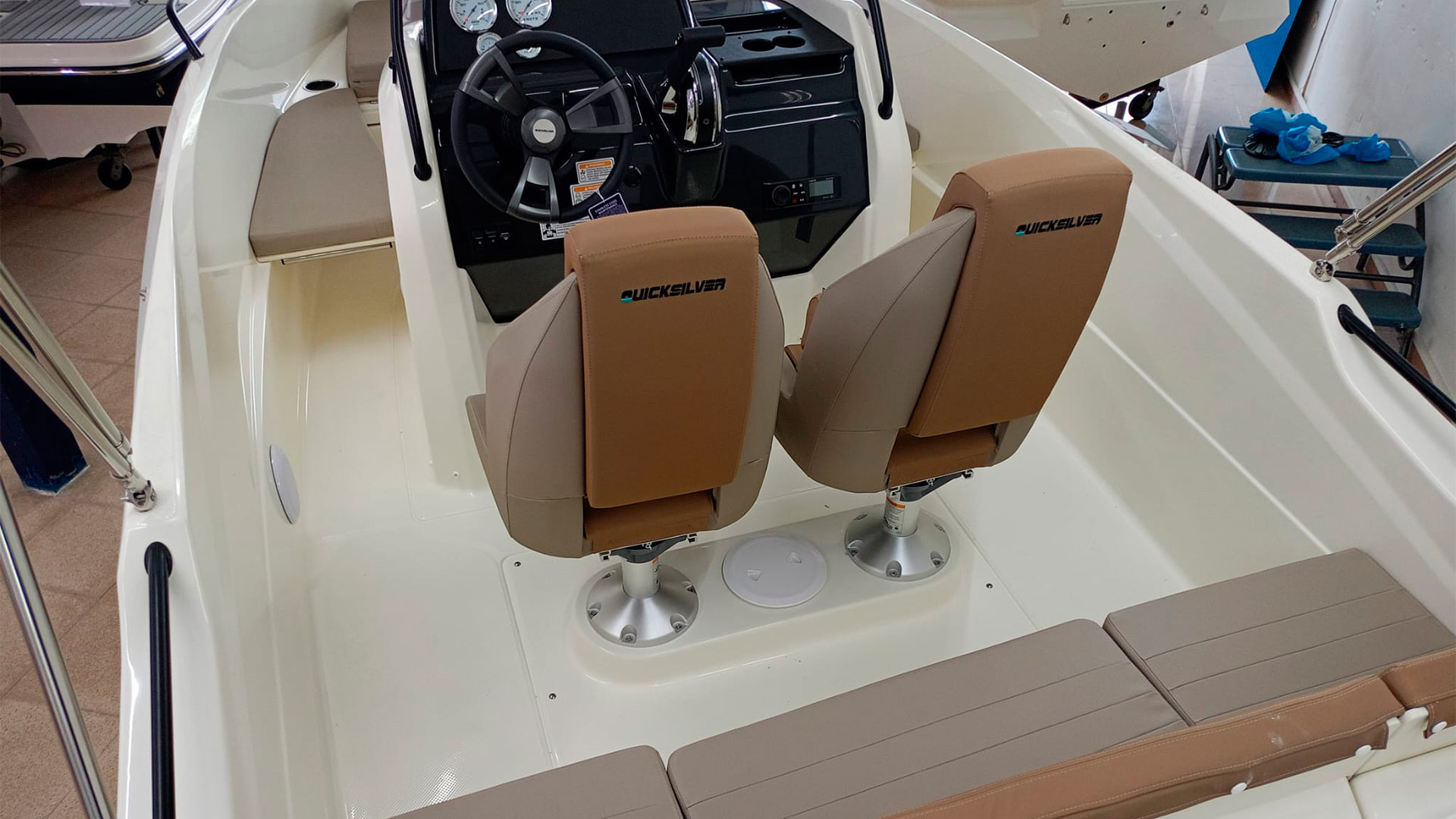 Barco nuevo en stock Quicksilver Activ 555 Open - Bañera